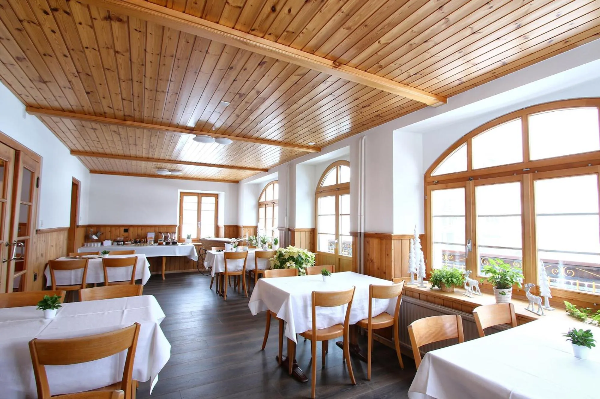 Restaurant/places to eat in Hotel Breithorn