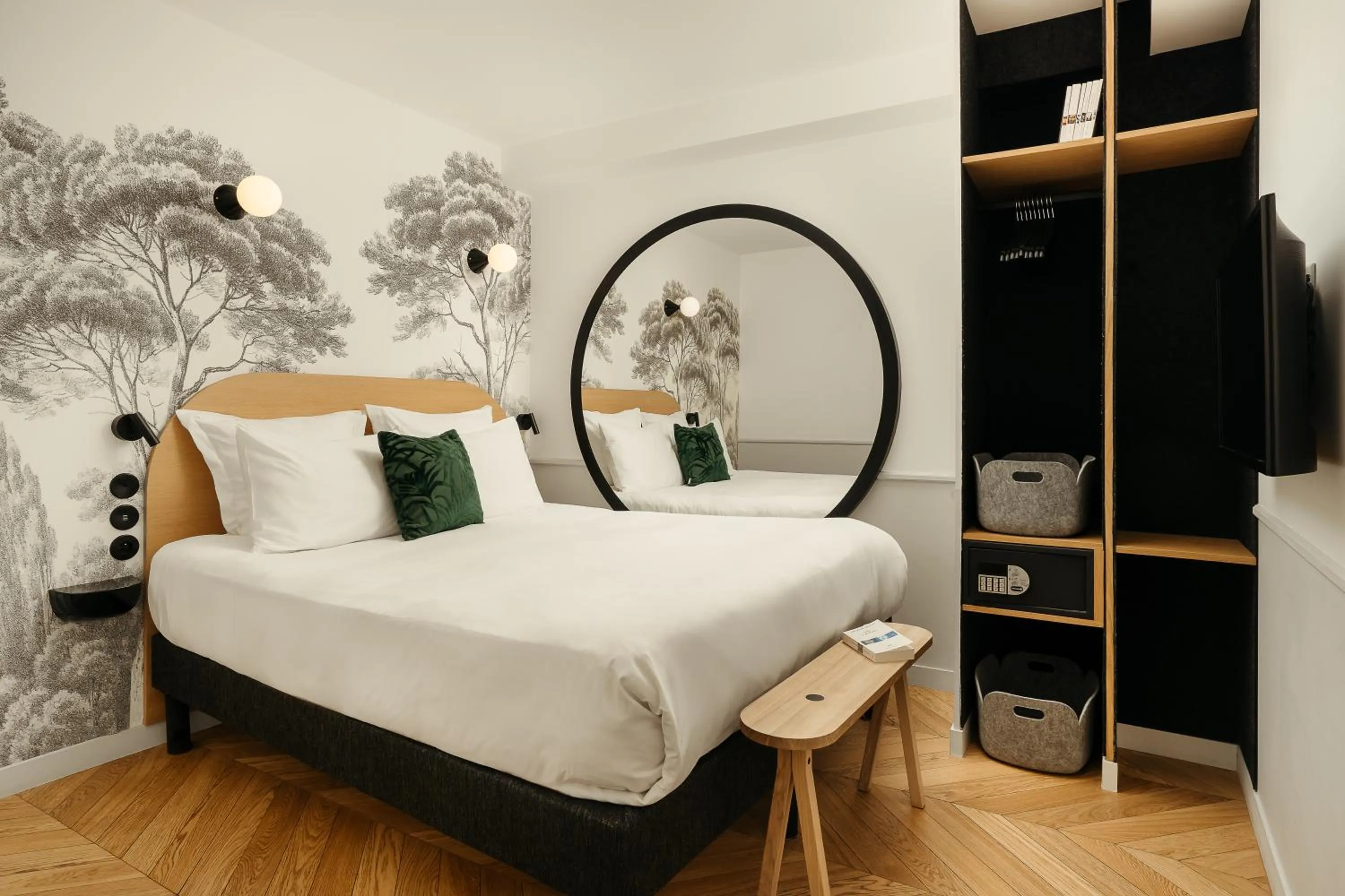 Bedroom, Bed in My Maison In Paris Montmartre