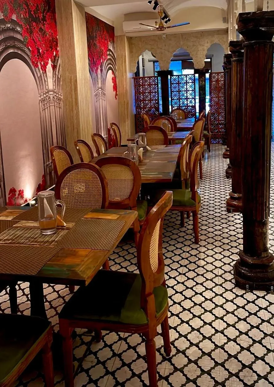 Restaurant/places to eat in Hotel Sethi Legacy