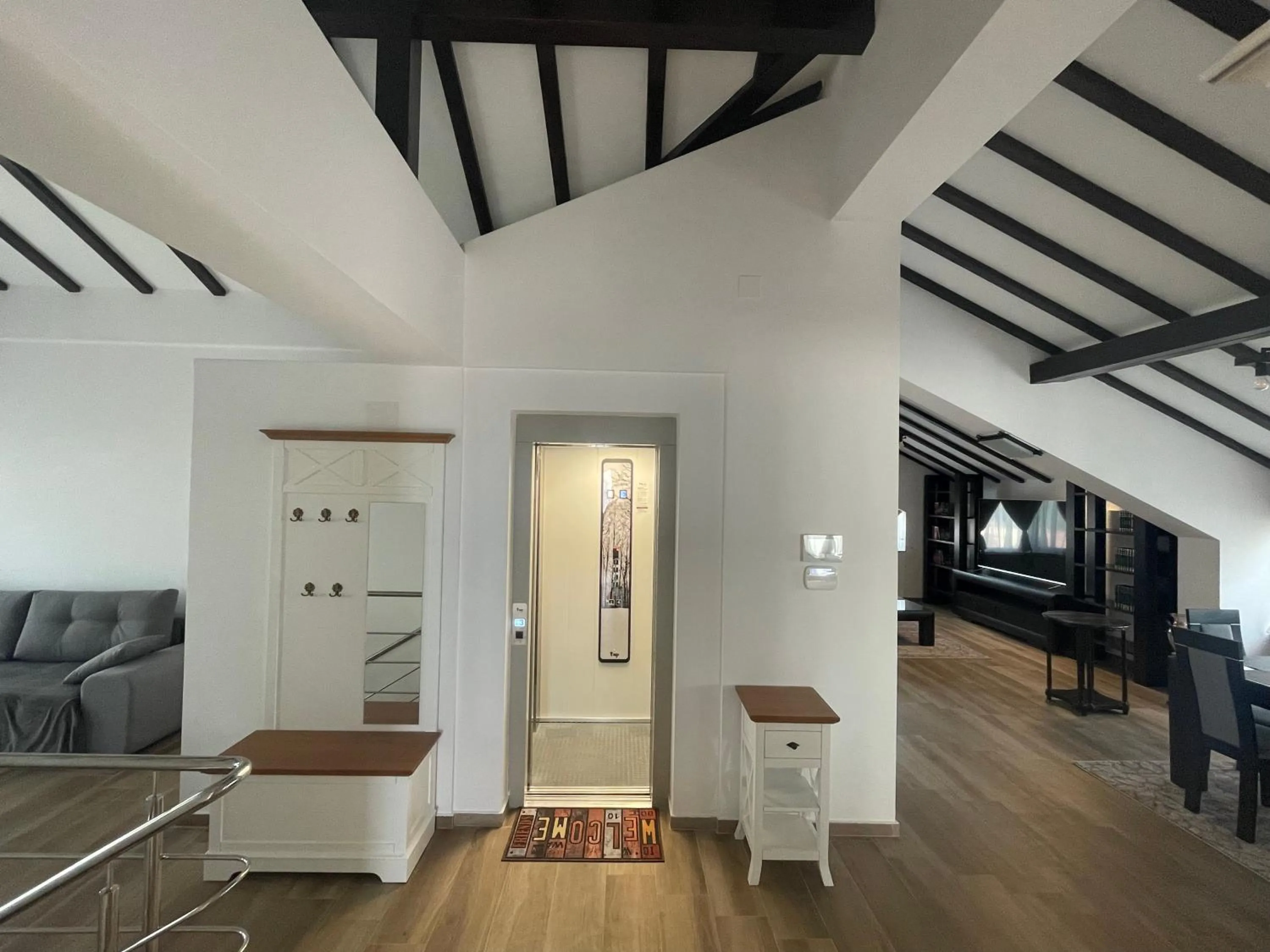 Facade/entrance in Iarca Inn