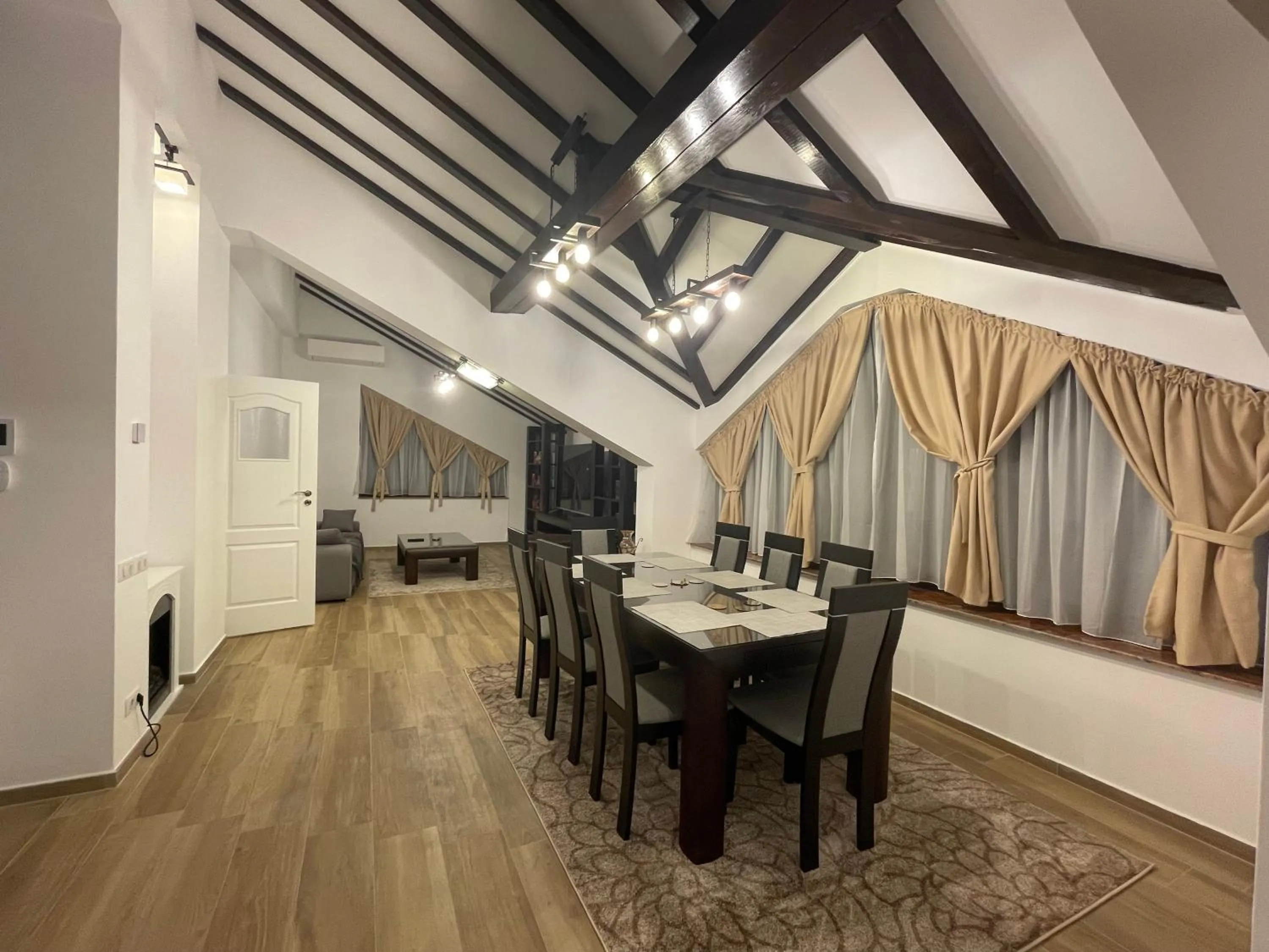 Dining area in Iarca Inn