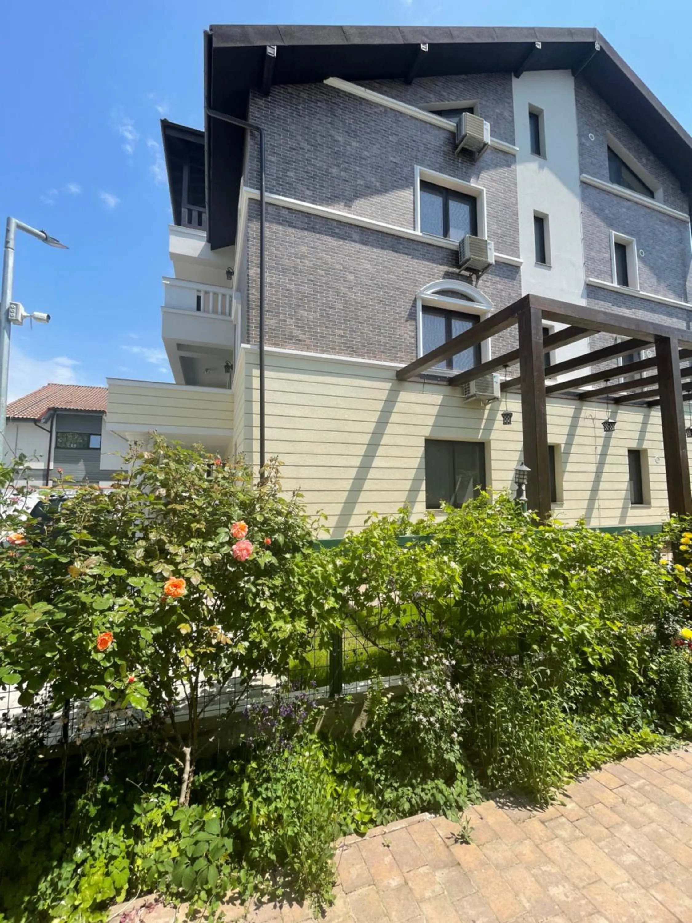 Property building in Iarca Inn