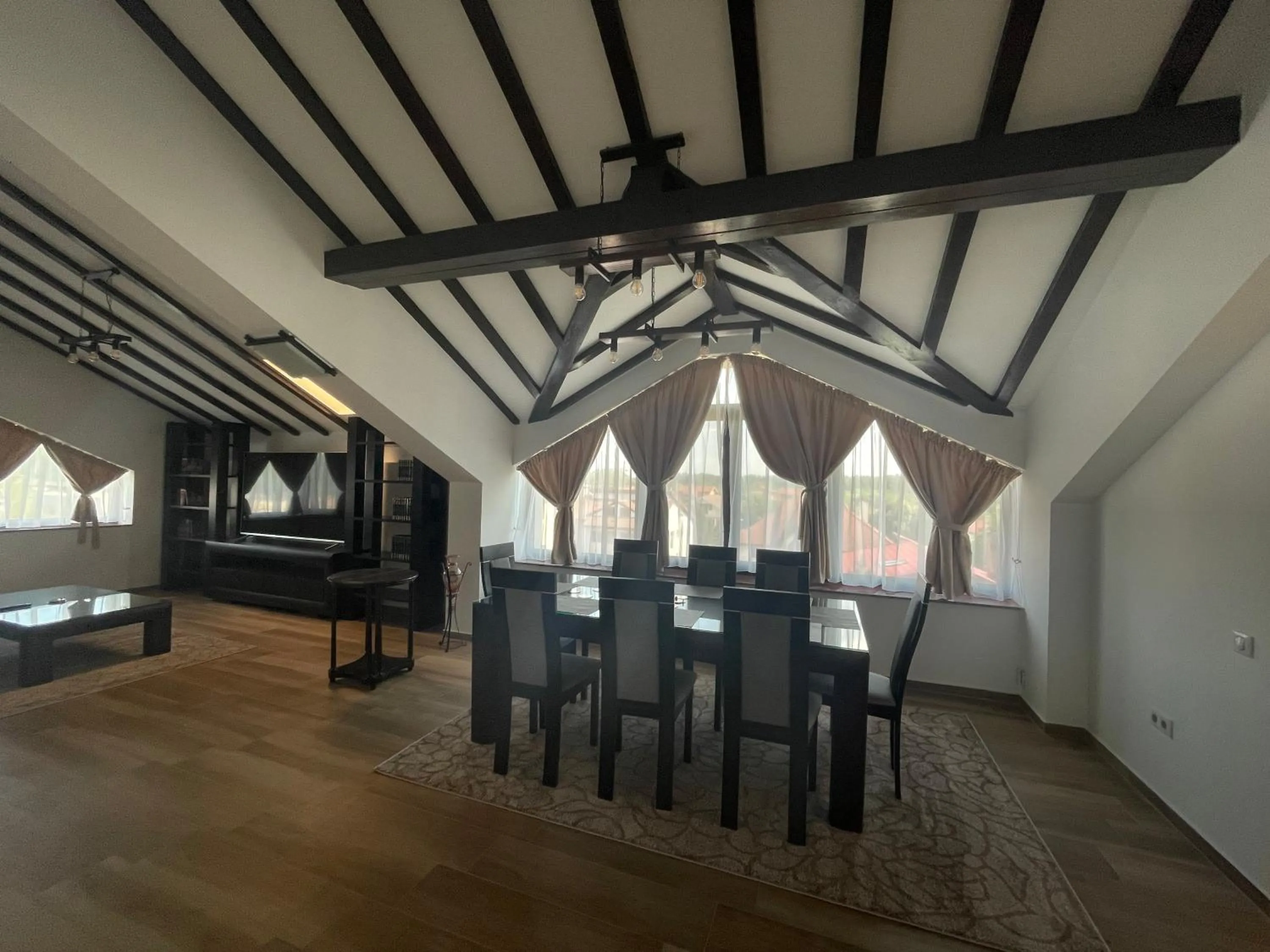 Dining area in Iarca Inn