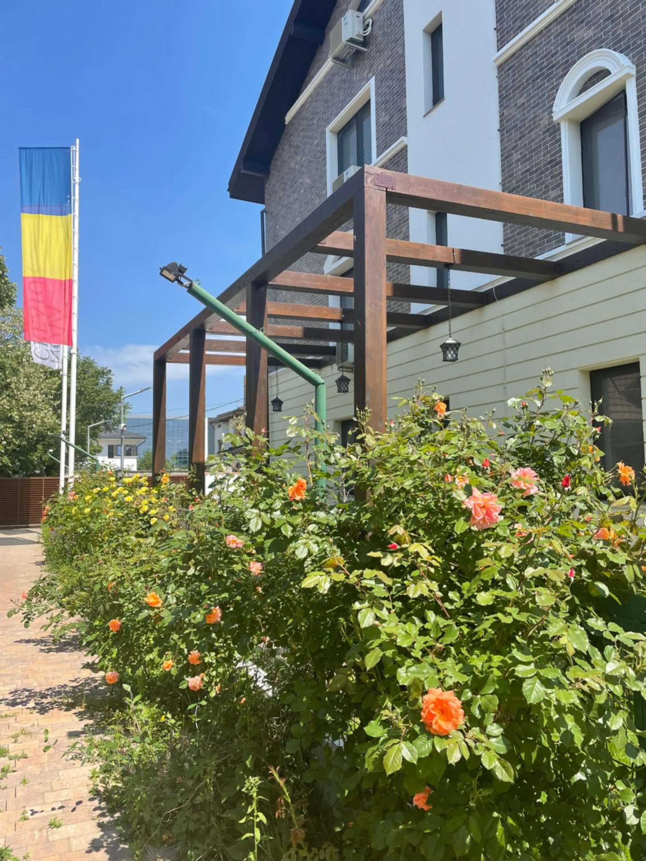 Property building in Iarca Inn