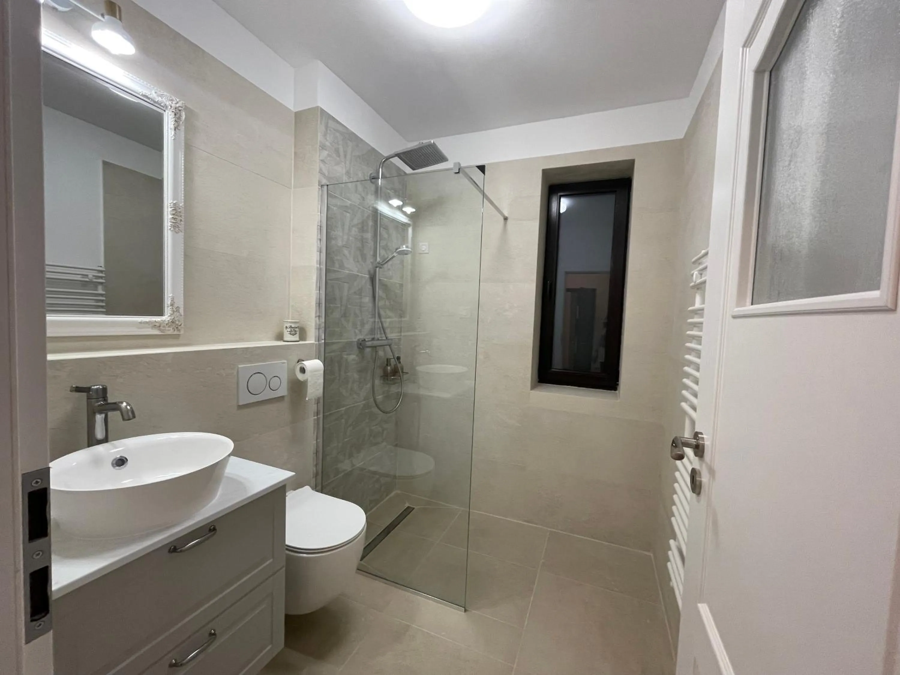 Bathroom in Iarca Inn