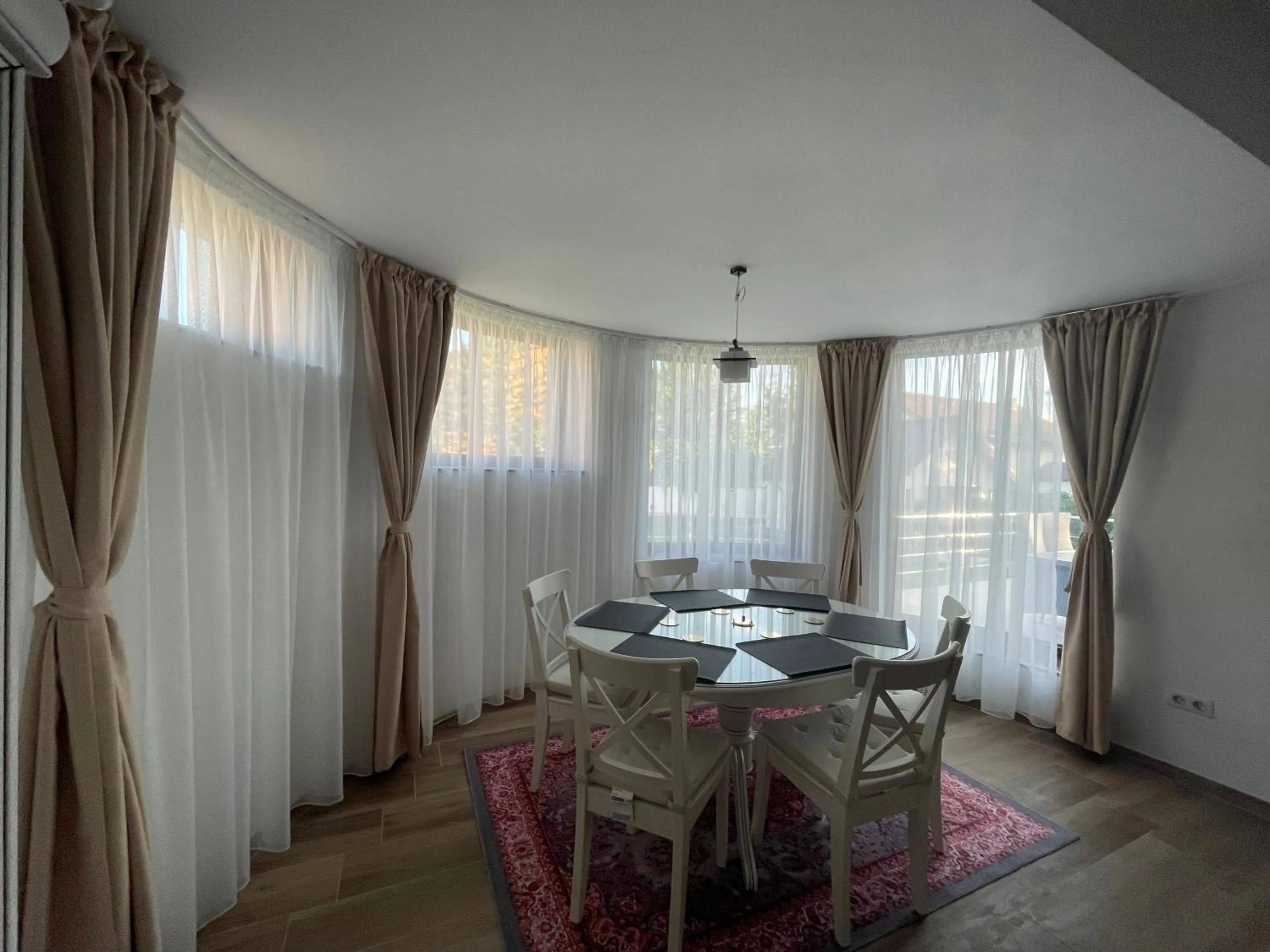 Dining area in Iarca Inn