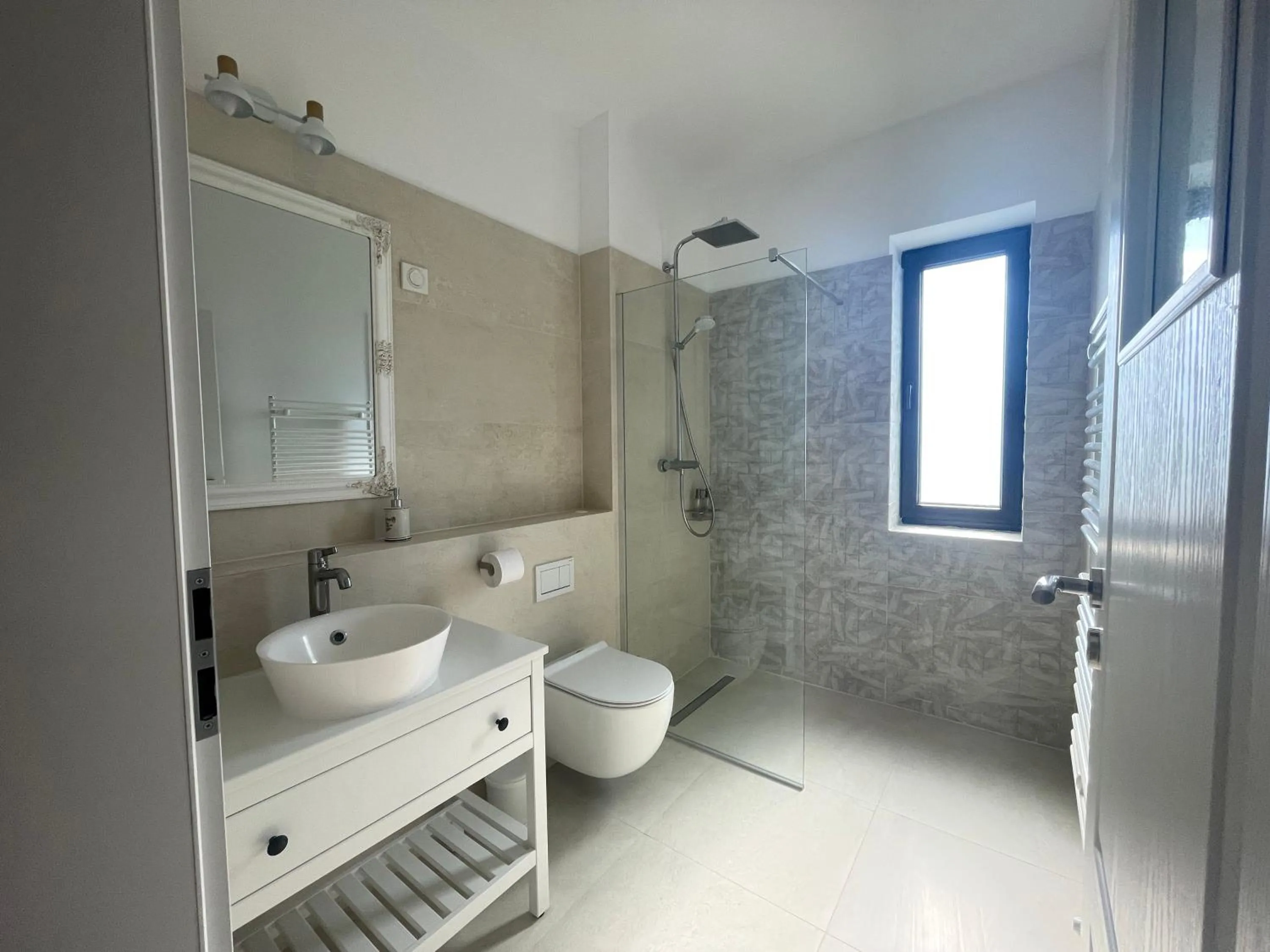 Bathroom in Iarca Inn