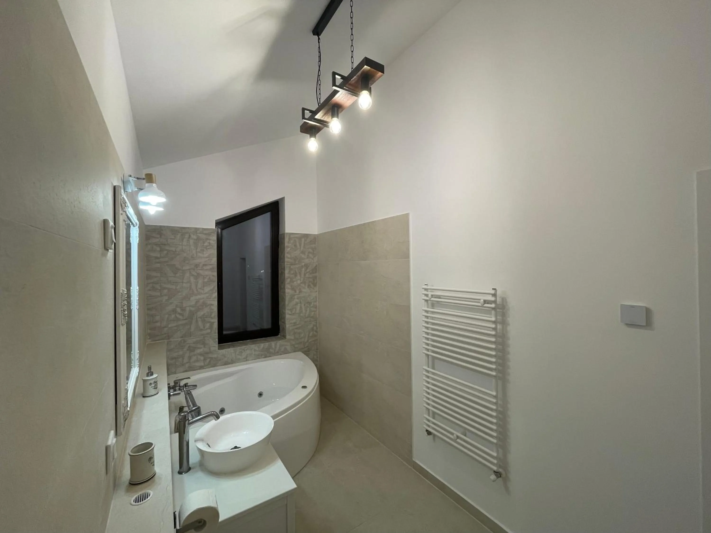 Bathroom in Iarca Inn