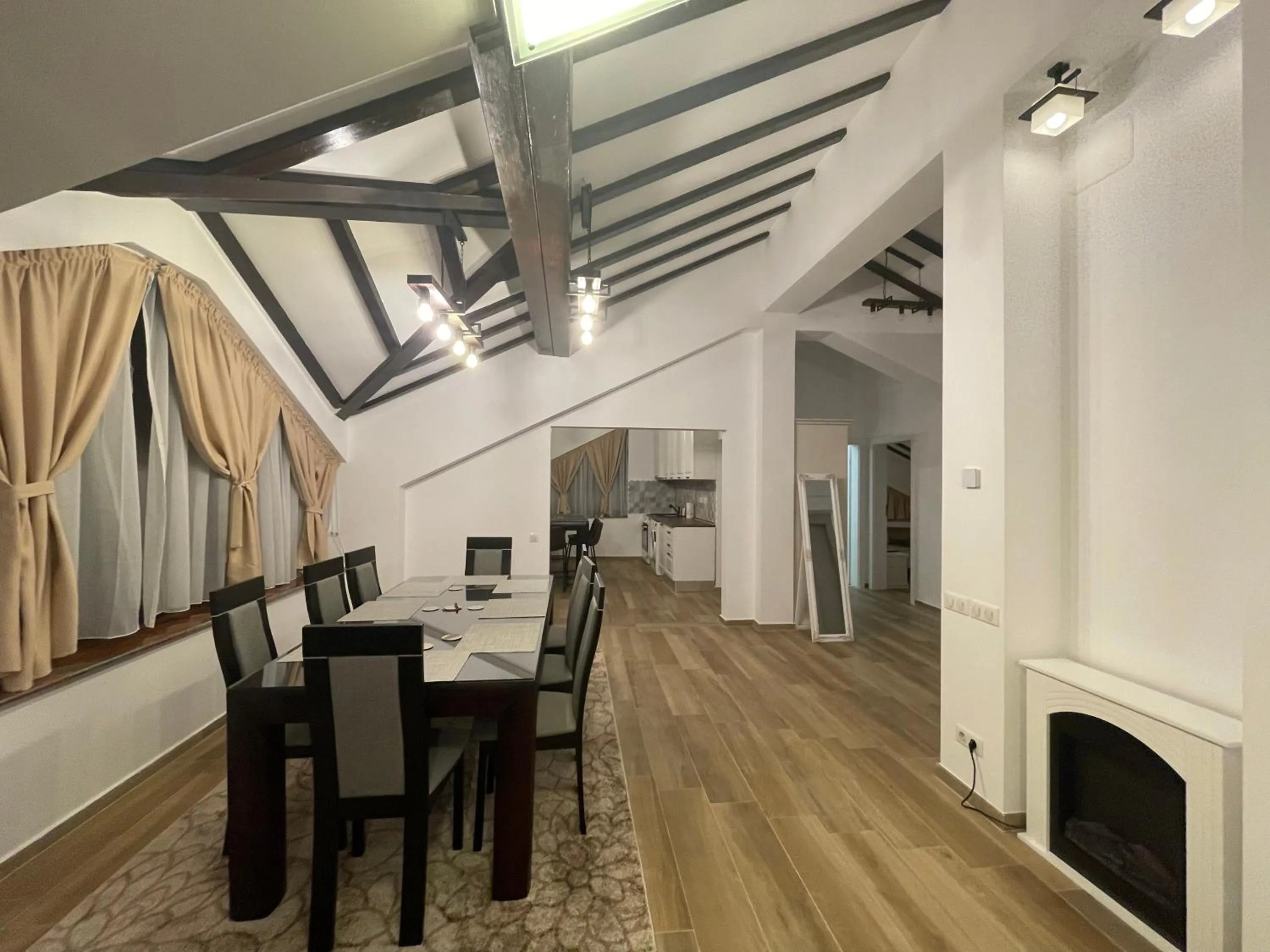 Dining area in Iarca Inn