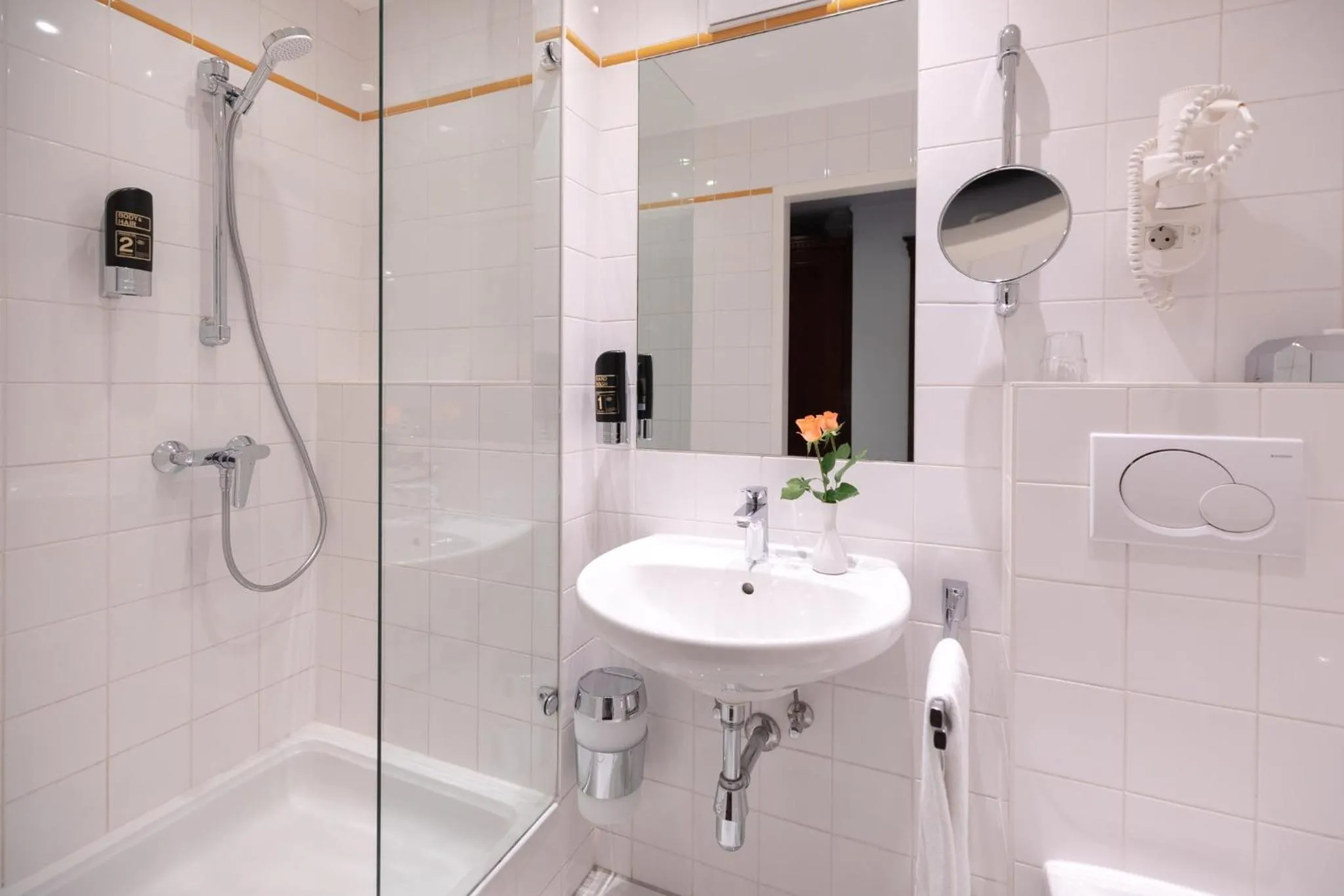 Shower in Garner Hotel Vienna - Prinz Eugen by IHG