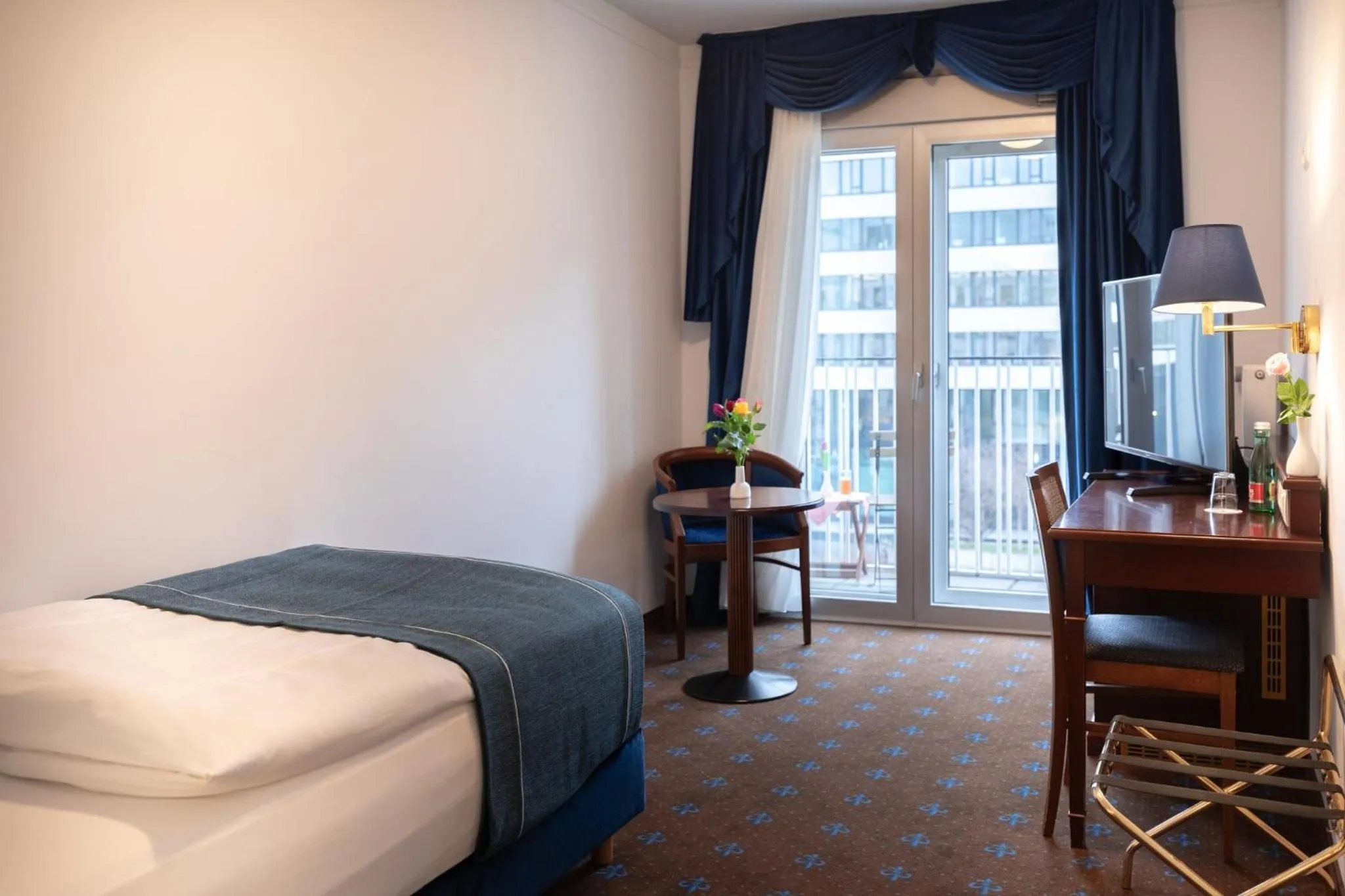 Photo of the whole room, Bed in Garner Hotel Vienna - Prinz Eugen by IHG