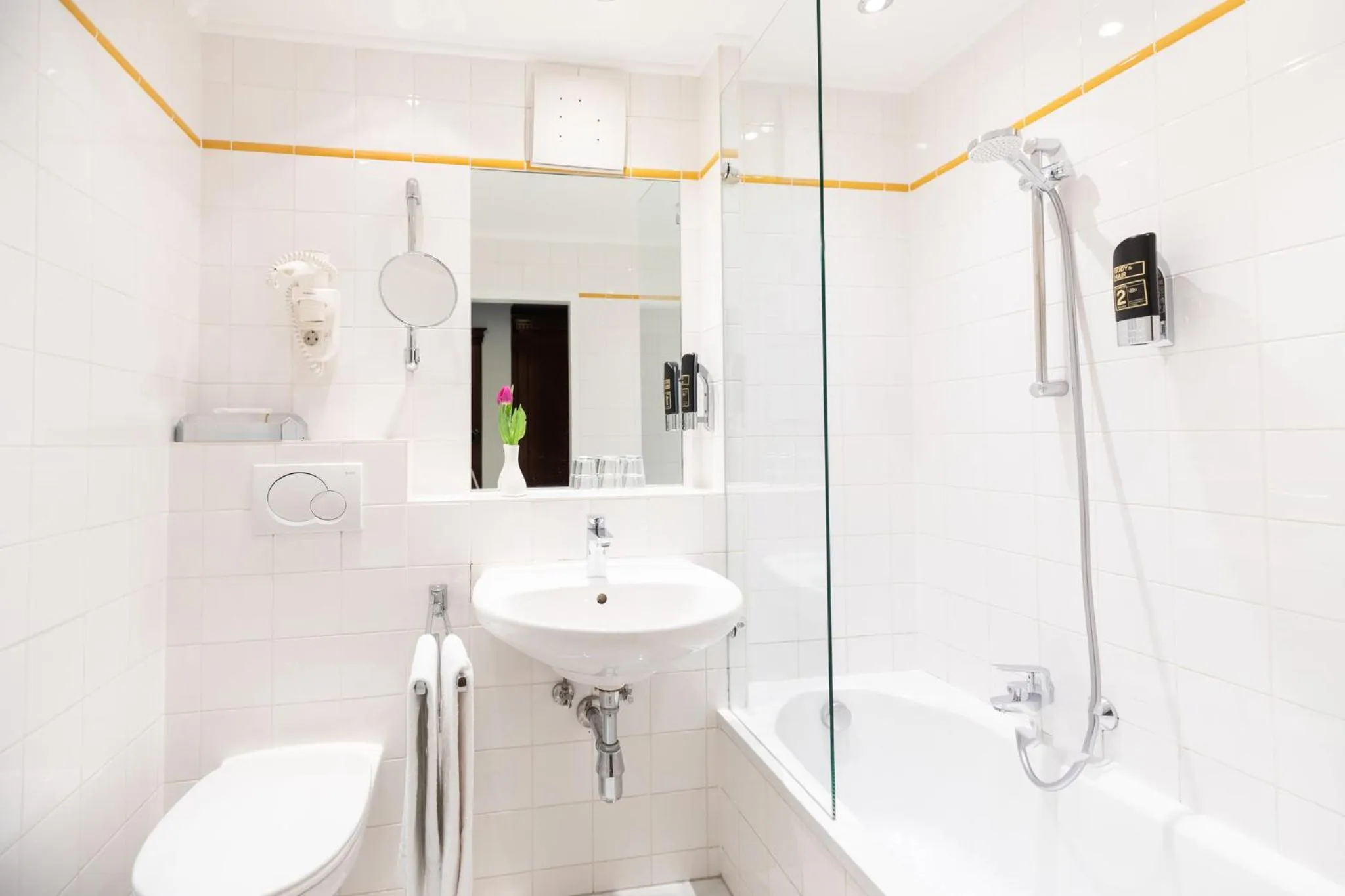 Shower in Garner Hotel Vienna - Prinz Eugen by IHG