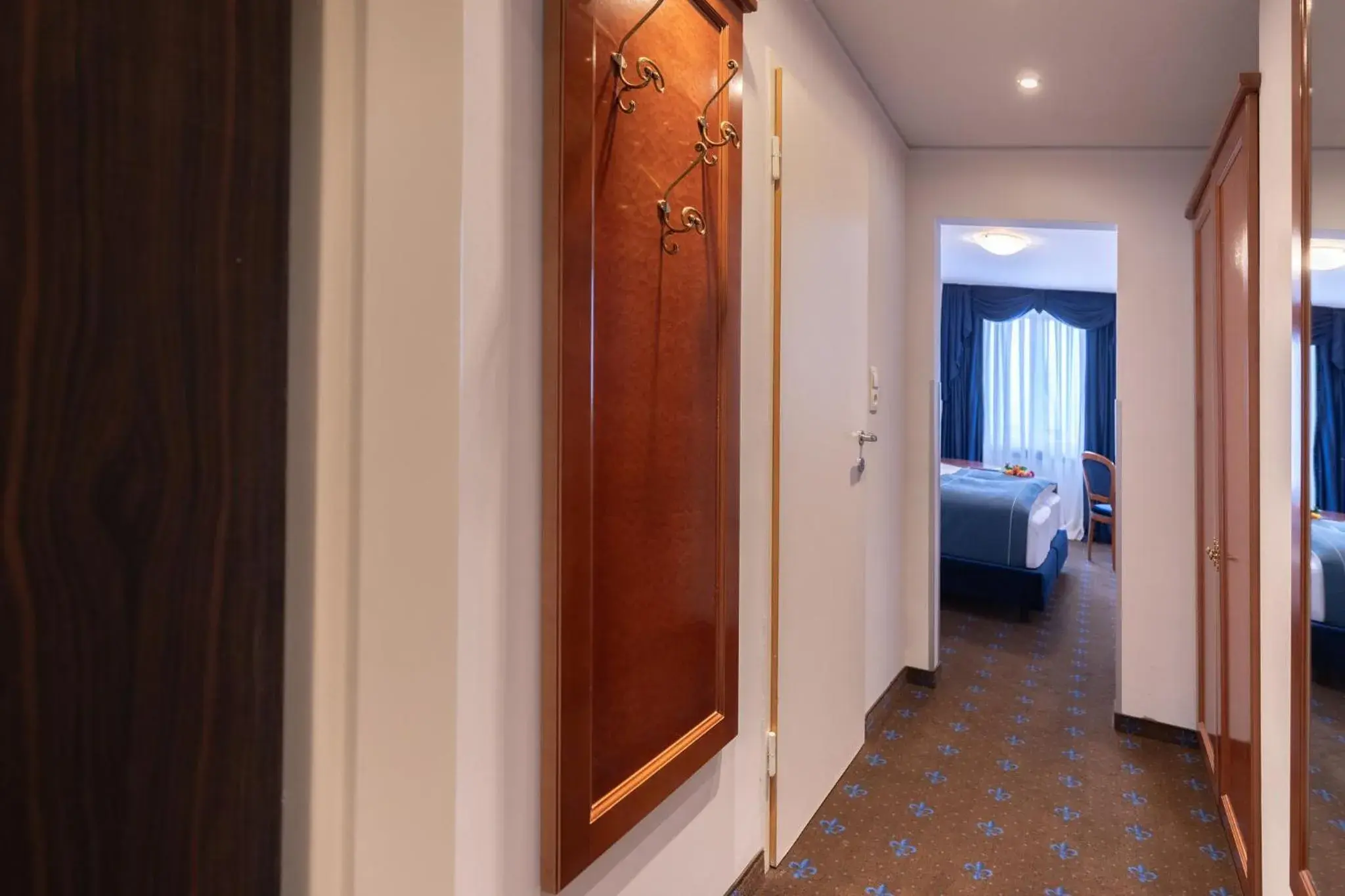 Photo of the whole room, Bed in Garner Hotel Vienna - Prinz Eugen by IHG Photo of the whole room, Bed in Garner Hotel Vienna - Prinz Eugen by IHG