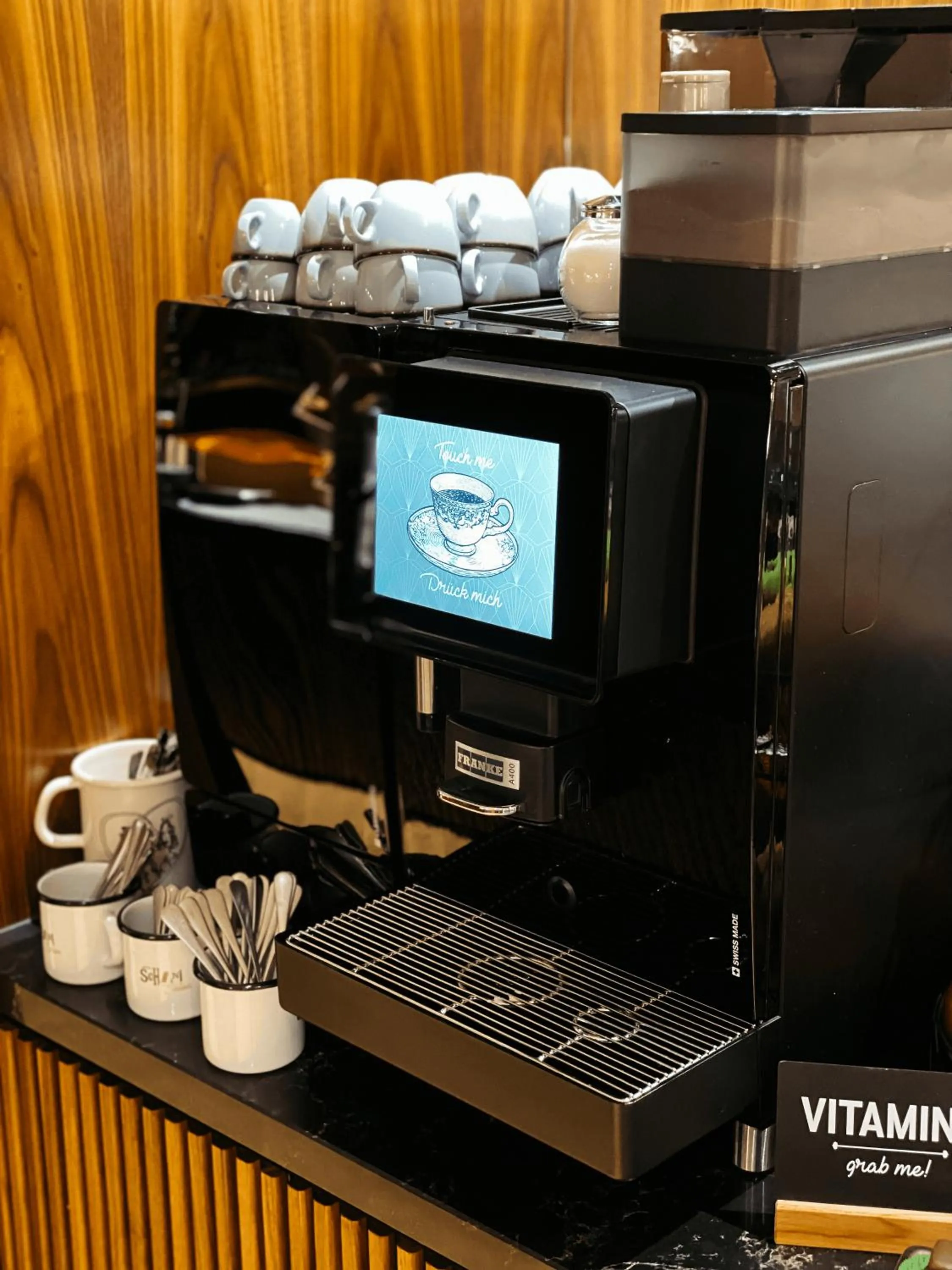 Restaurant/places to eat in Hotel Schani Salon