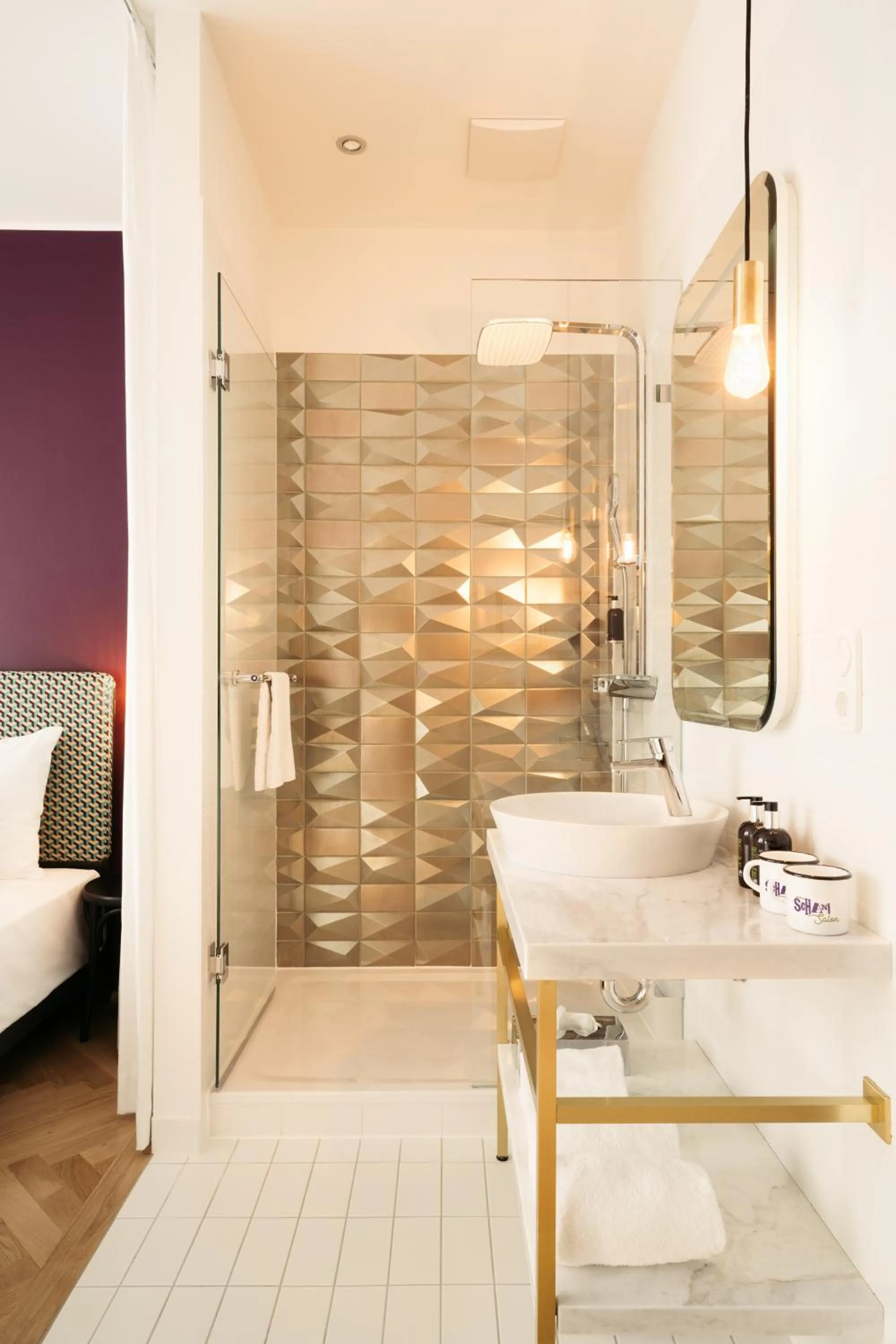 Day in Hotel Schani Salon