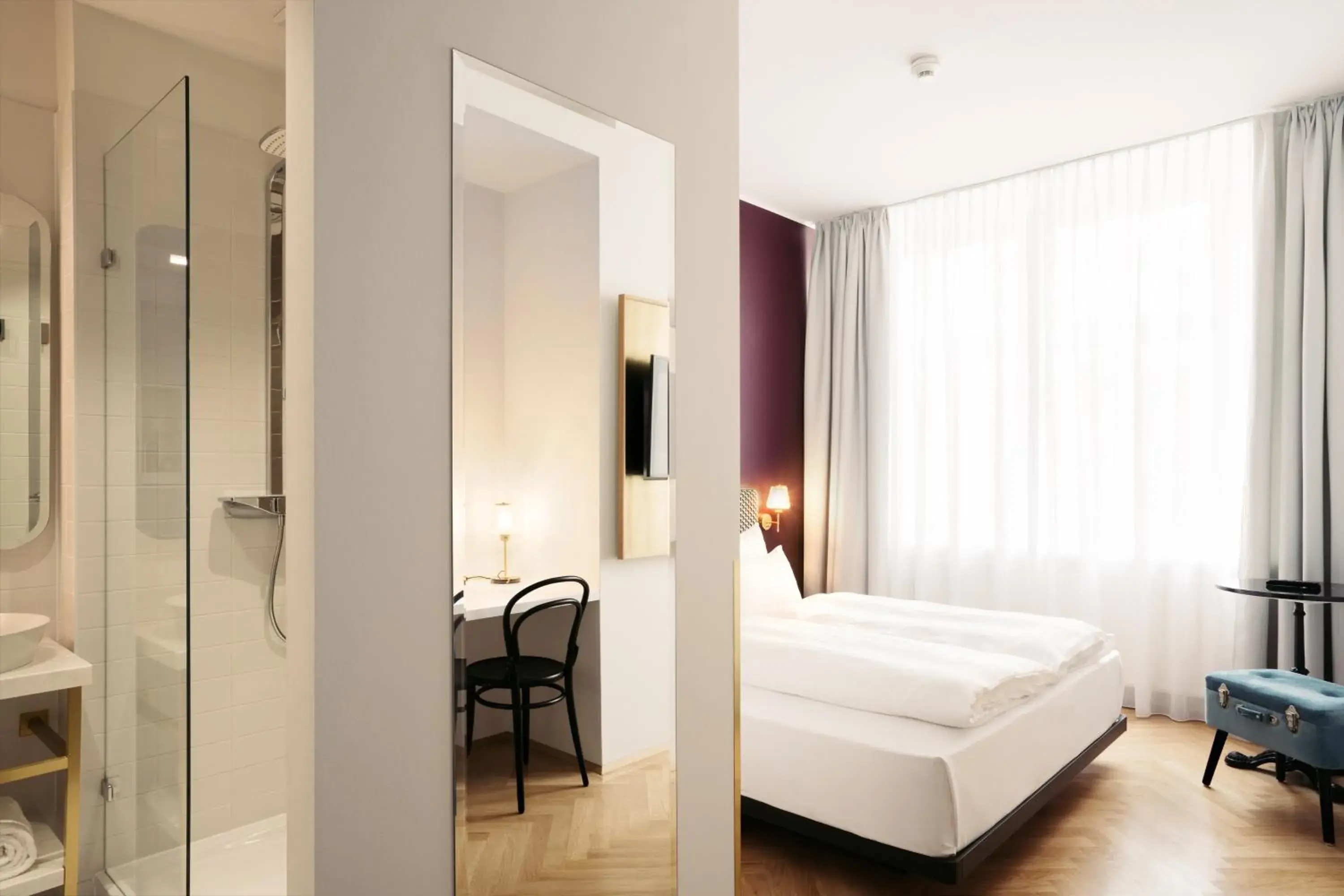 Photo of the whole room, Bed in Hotel Schani Salon Photo of the whole room, Bed in Hotel Schani Salon