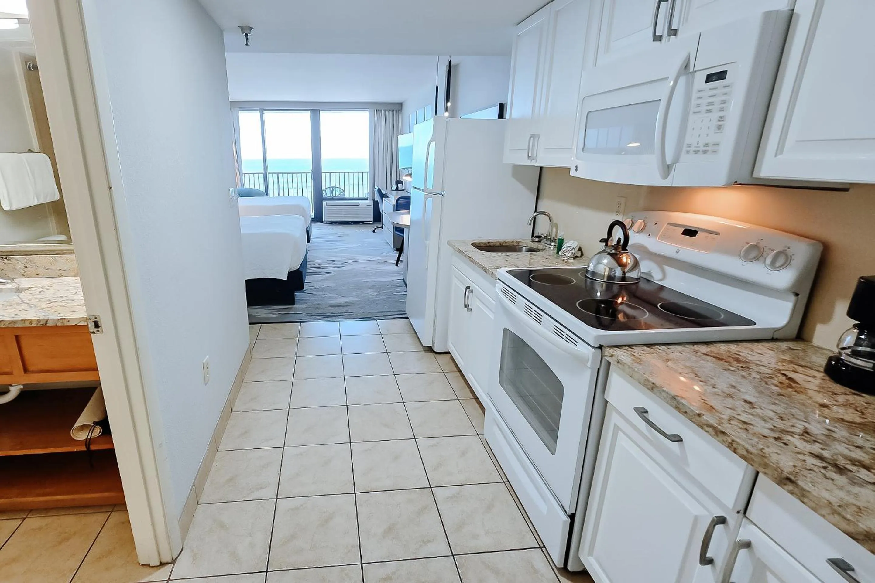 Kitchen or kitchenette in Nautilus Inn - Daytona Beach
