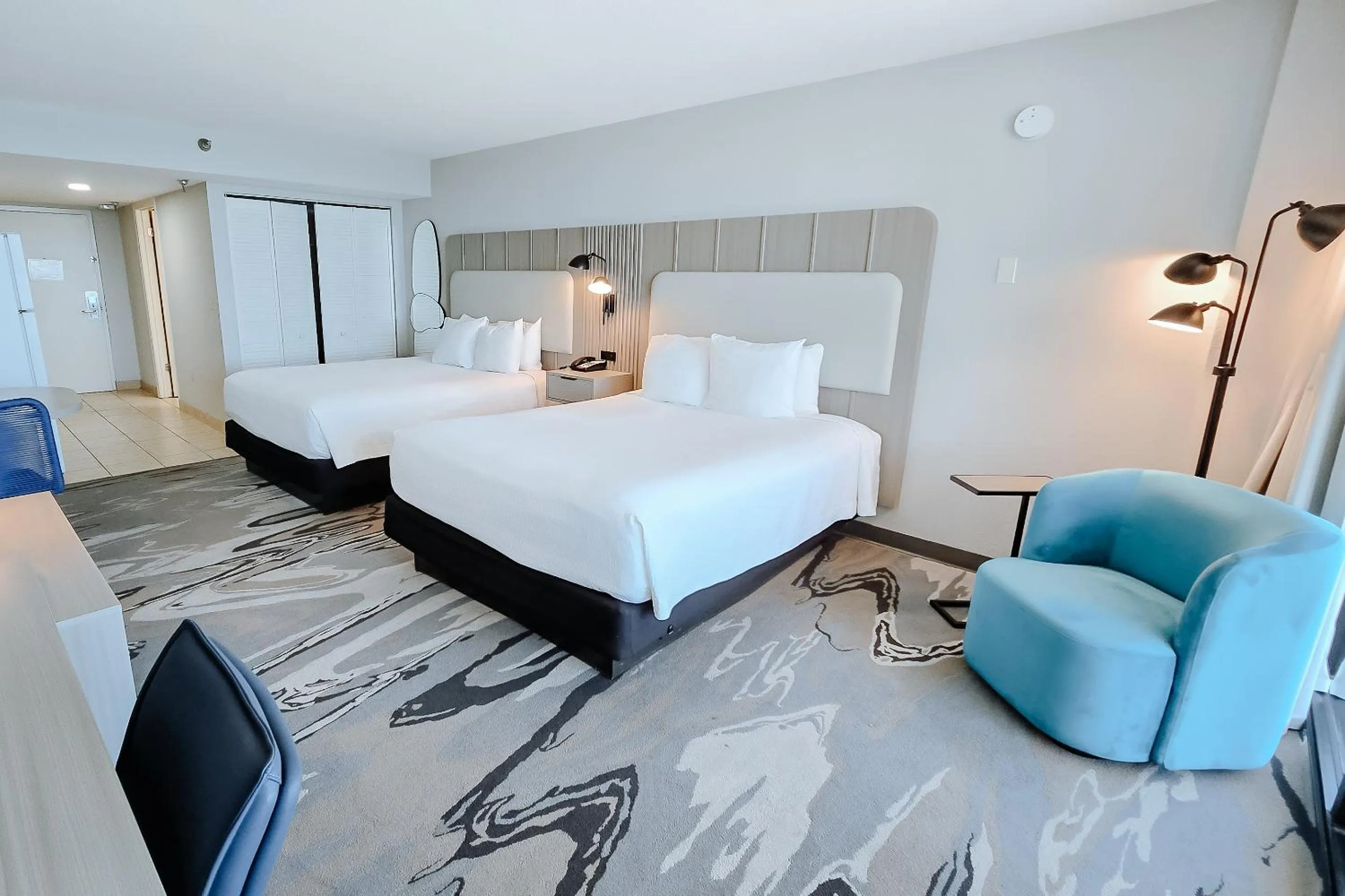 Photo of the whole room, Bed in Nautilus Inn - Daytona Beach