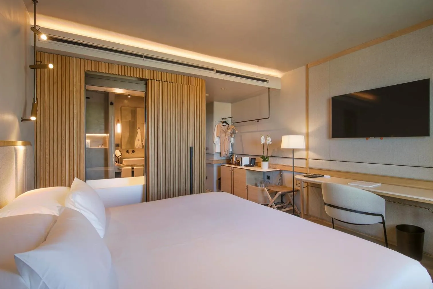 Photo of the whole room, Bed in Only YOU Hotel Málaga