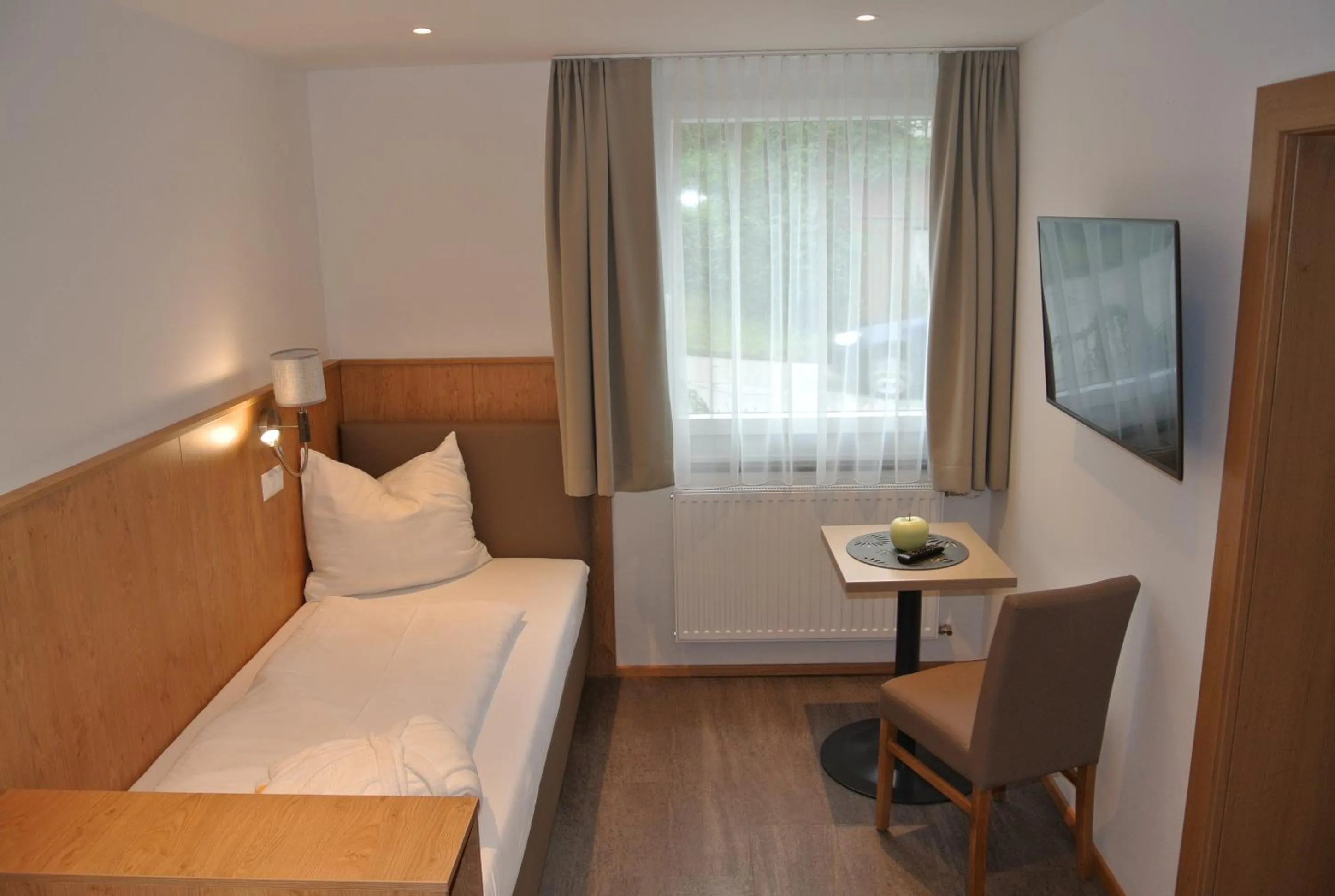 Photo of the whole room, Bed in Dei Hotel Schönblick