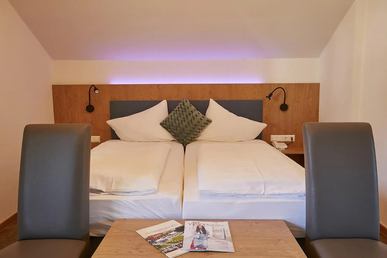 Family Room with Shower in Dei Hotel Schönblick Family Room with Shower in Dei Hotel Schönblick