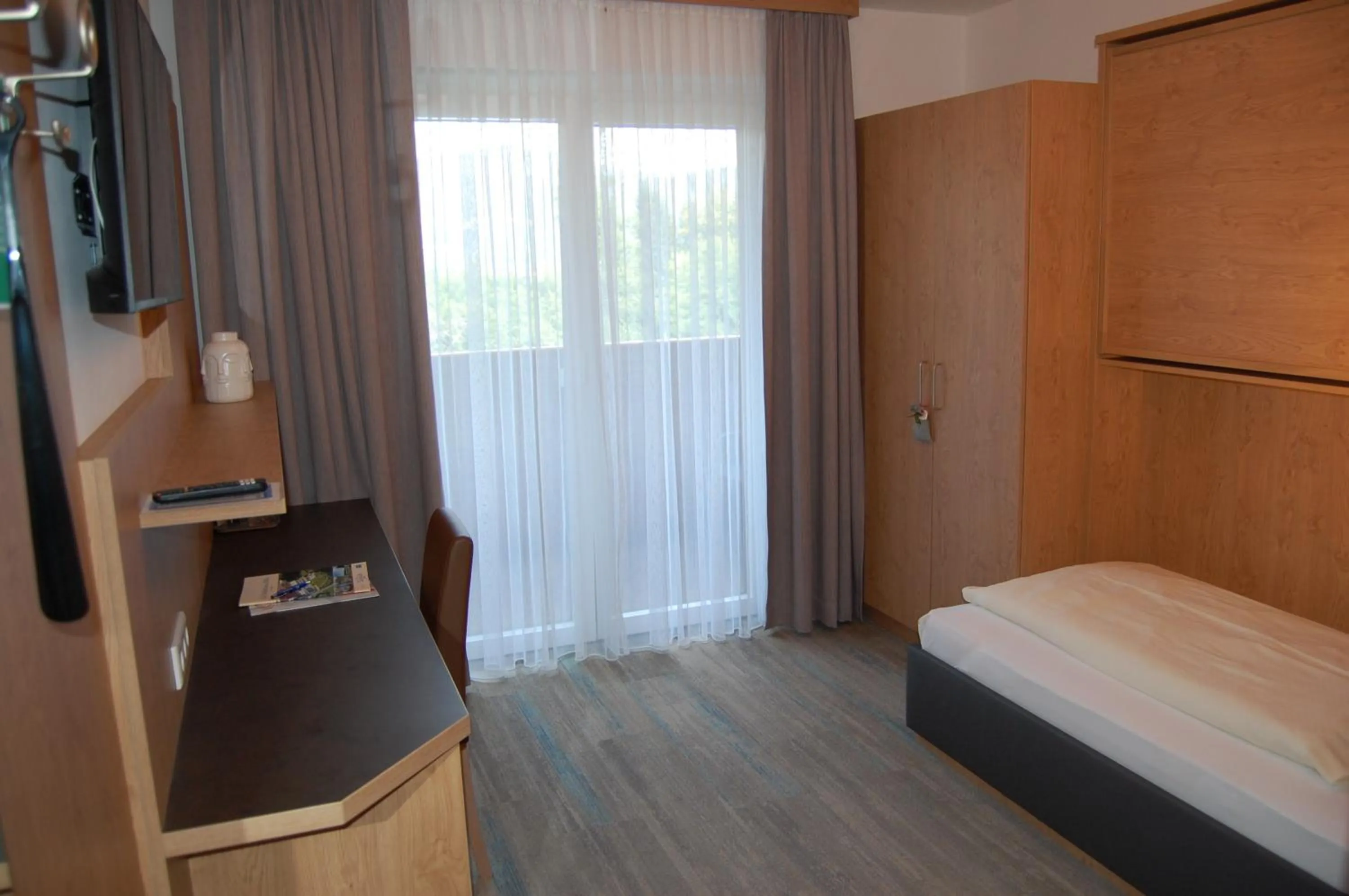 Photo of the whole room, Bed in Dei Hotel Schönblick