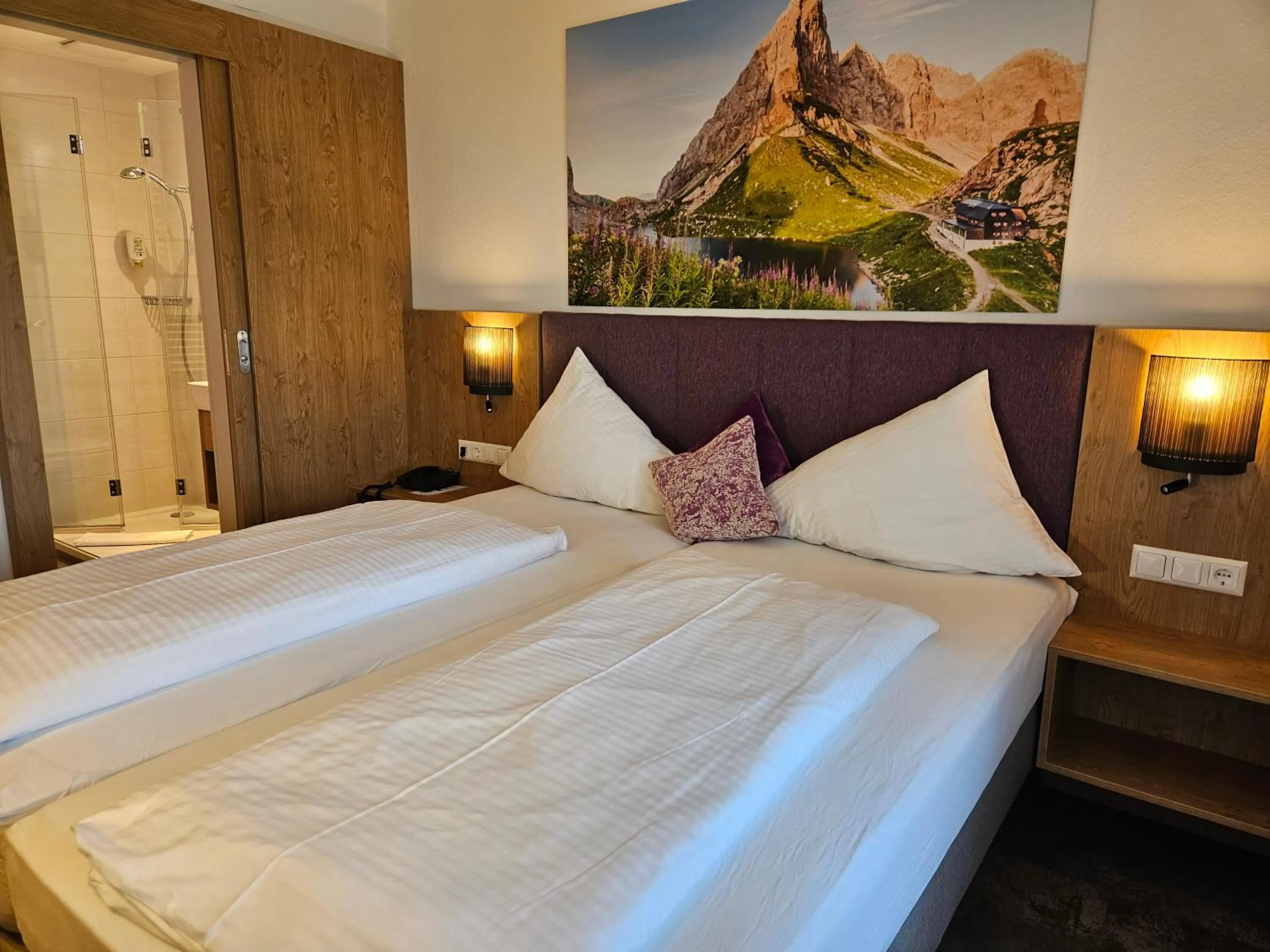 Photo of the whole room, Bed in Dei Hotel Schönblick