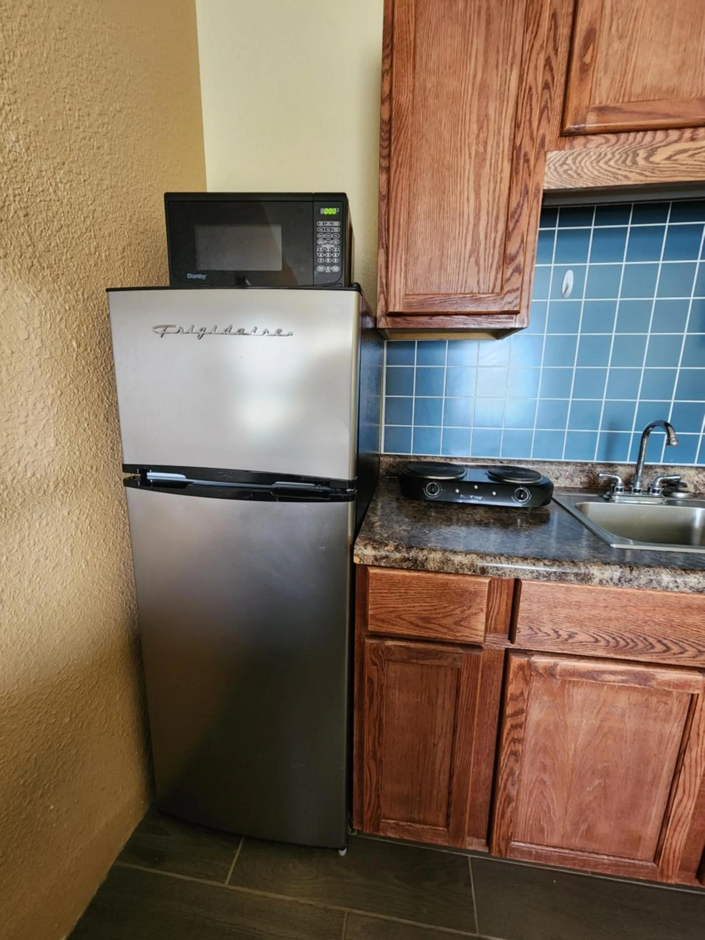 Kitchen or kitchenette in Highland Suites Minot