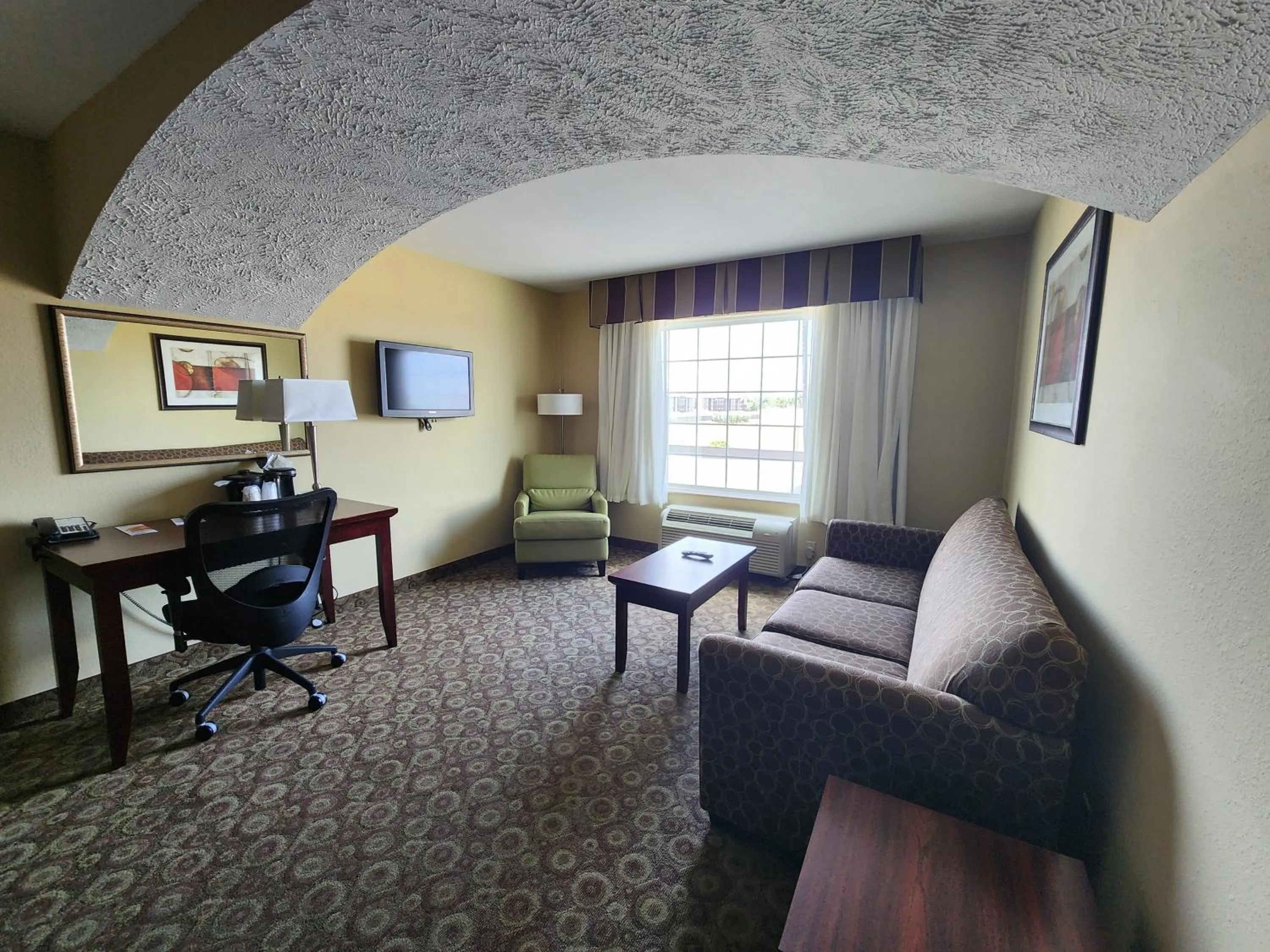 TV and multimedia in Highland Suites Minot