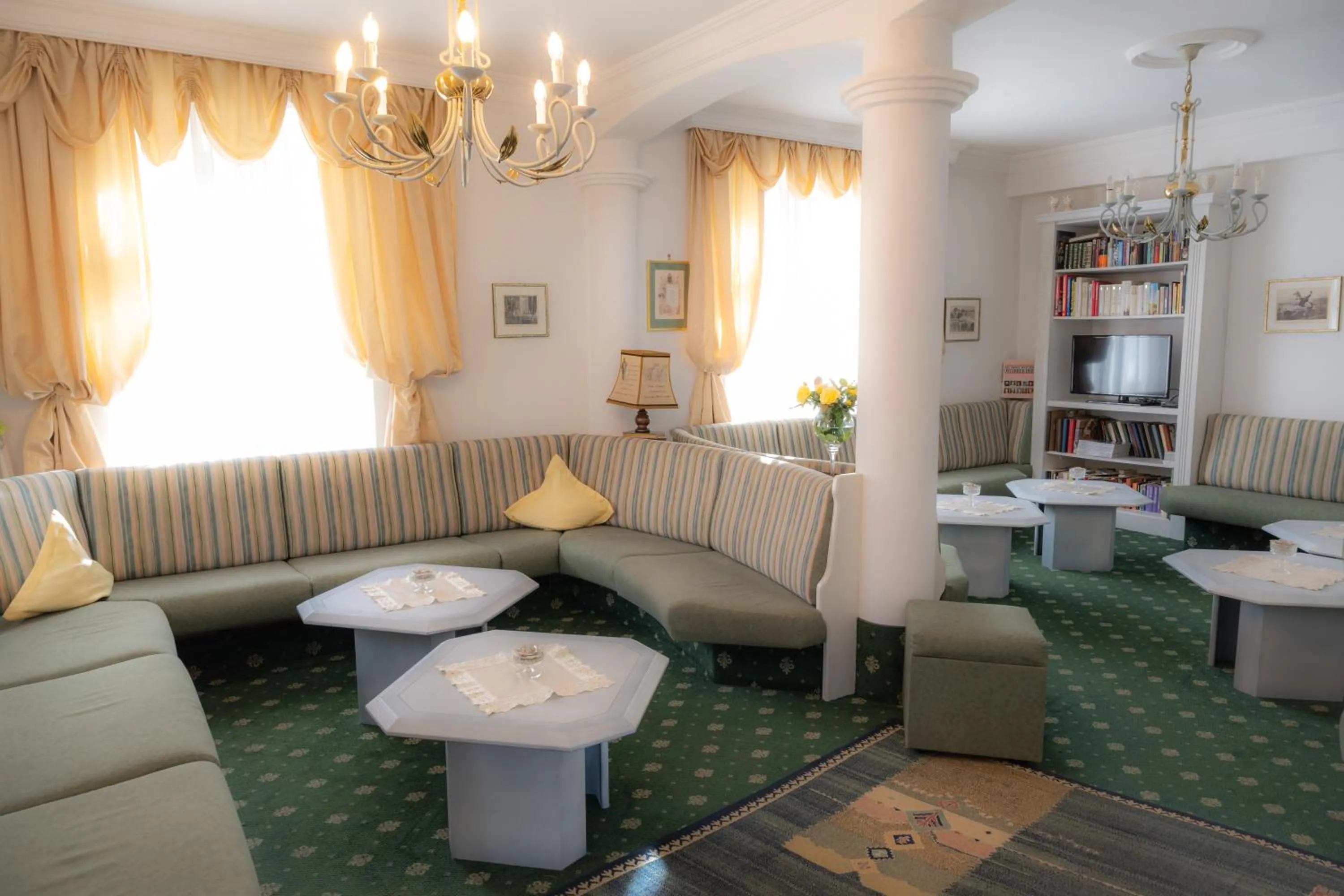 Lobby or reception in Hotel Garni Hubertus-Nostalgie & Charme