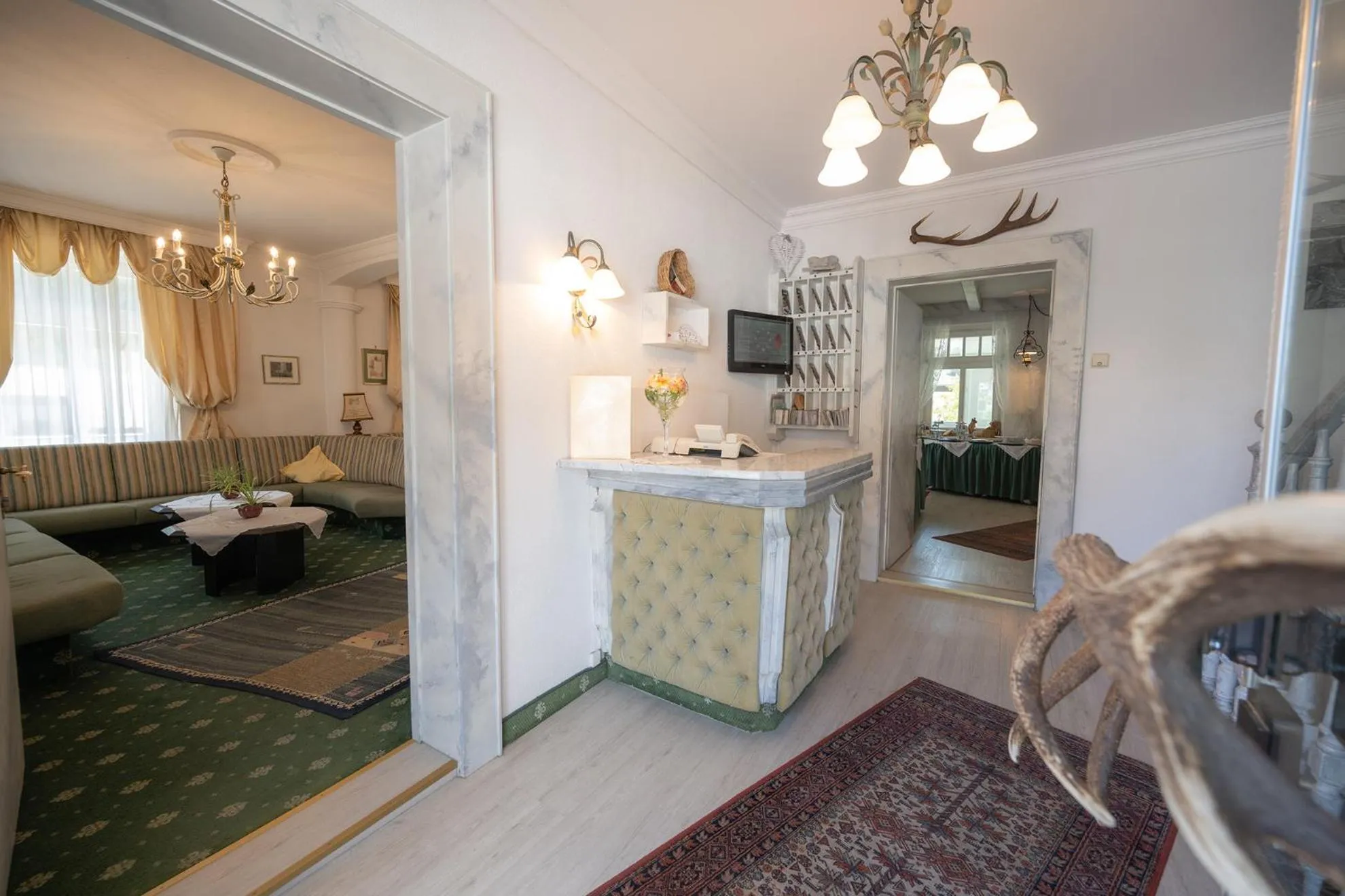 Lobby or reception, Bed in Hotel Garni Hubertus-Nostalgie & Charme