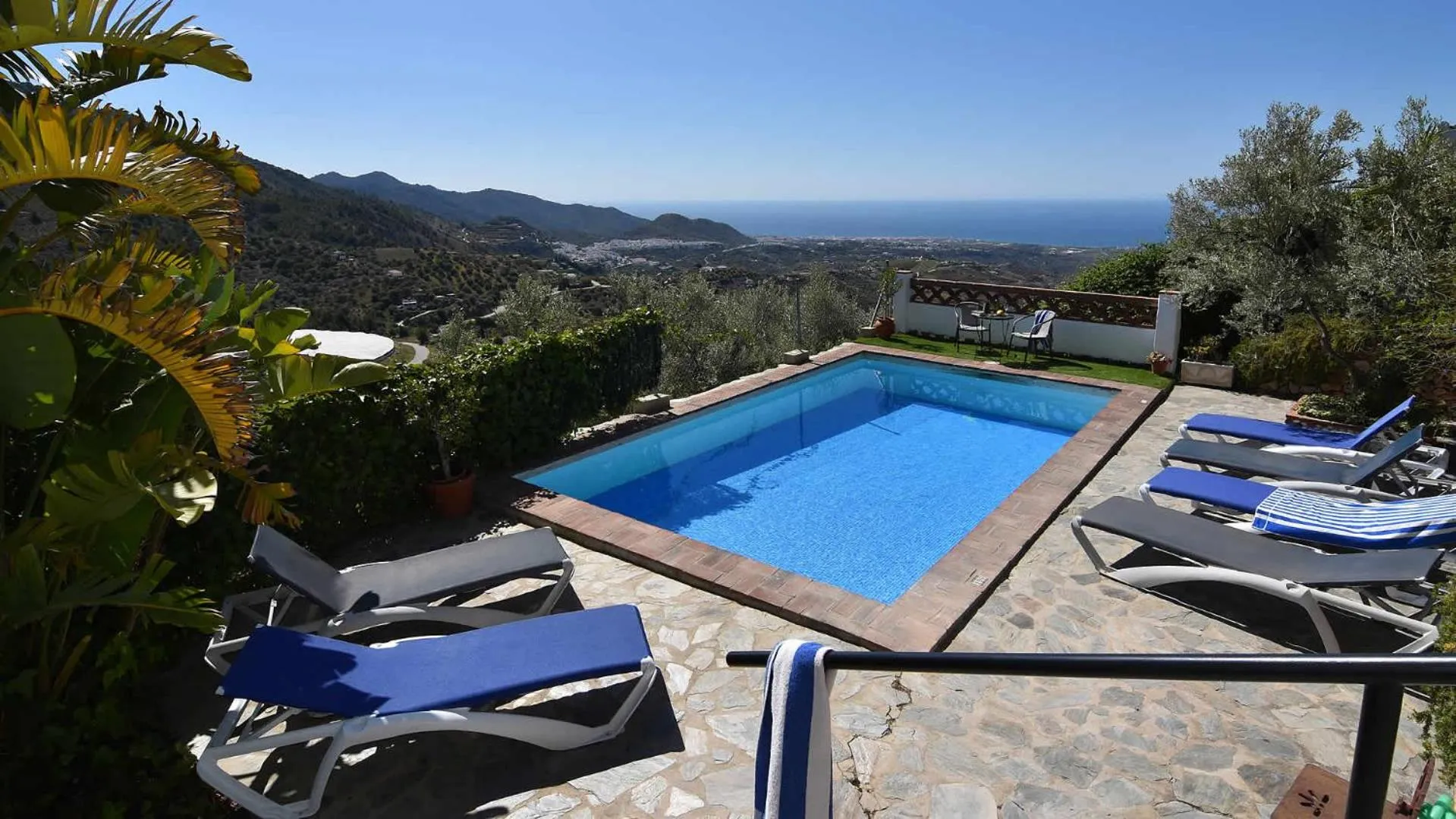 Swimming pool in Villa Azul by Casitas Select