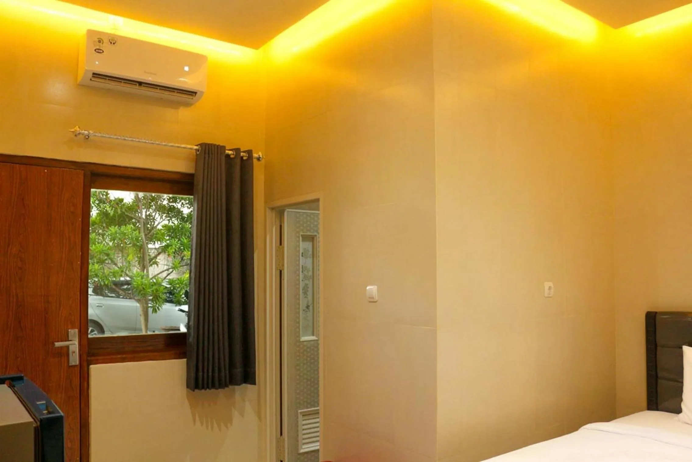 Bedroom, Bed in HP Residence Mitra RedDoorz near Alun Alun Kediri