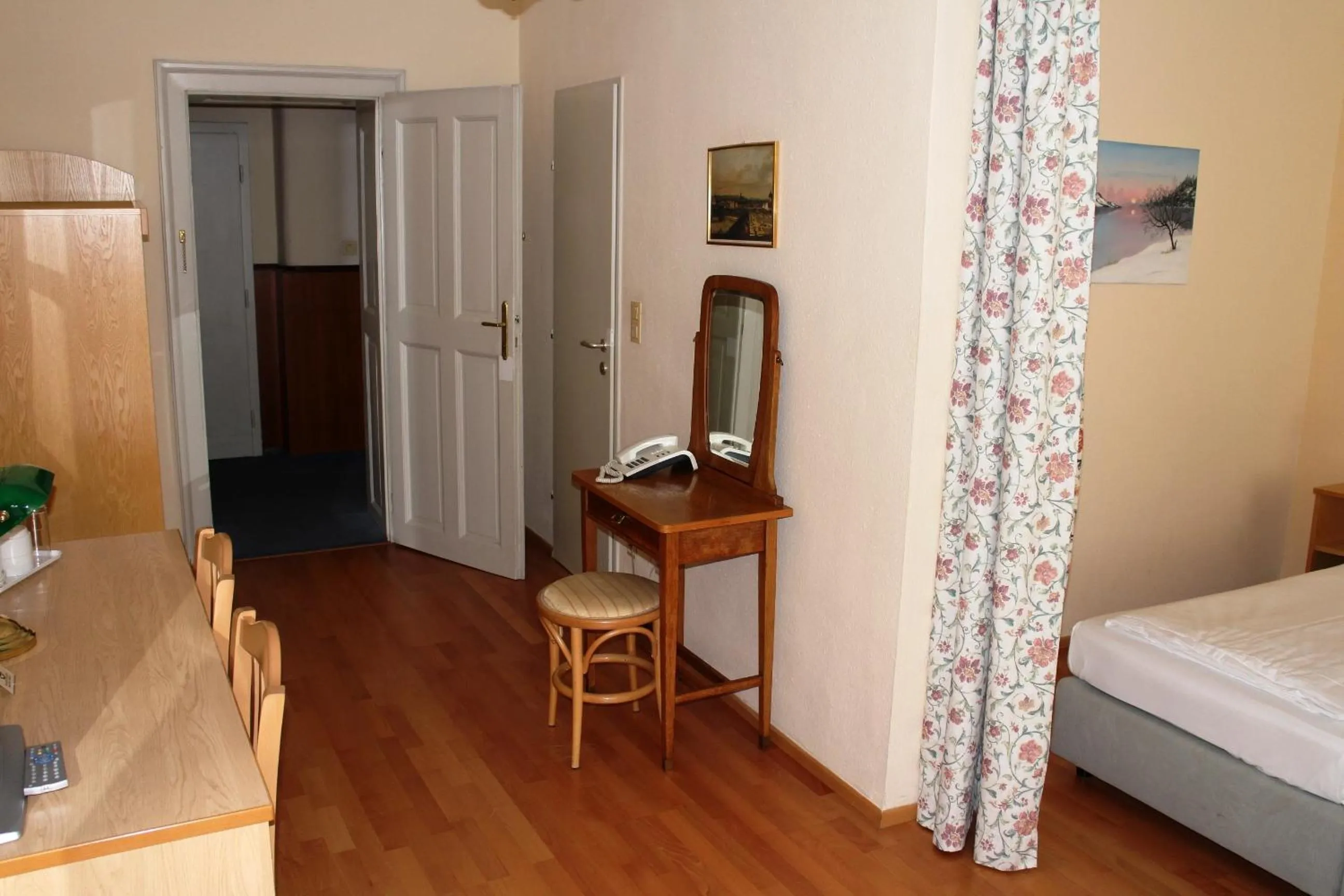 Bedroom, Bed in Hotel Graf Stadion