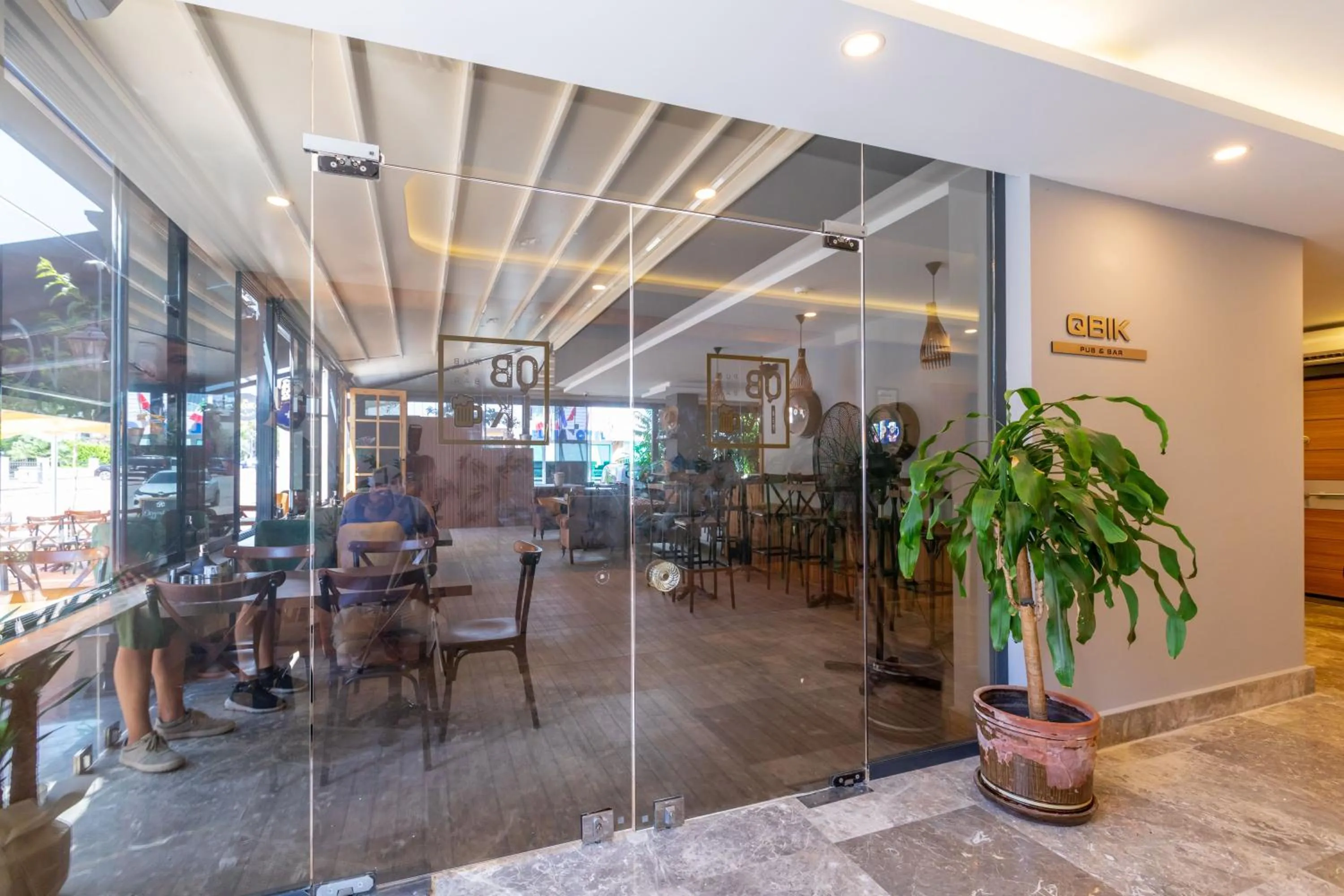 Restaurant/places to eat in Der Inn Hotel Konyaaltı