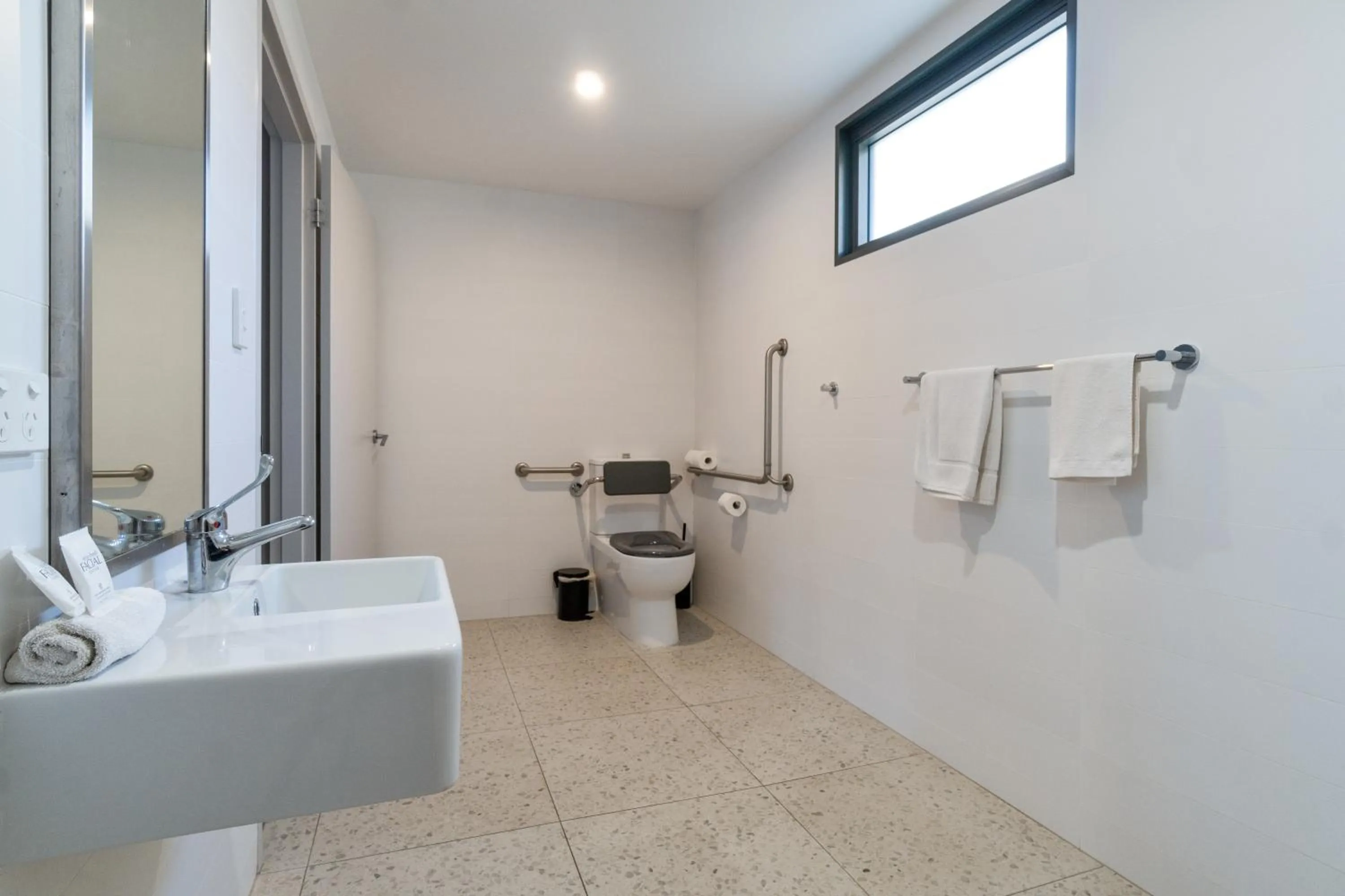 Shower in Victoria Hotel Toodyay