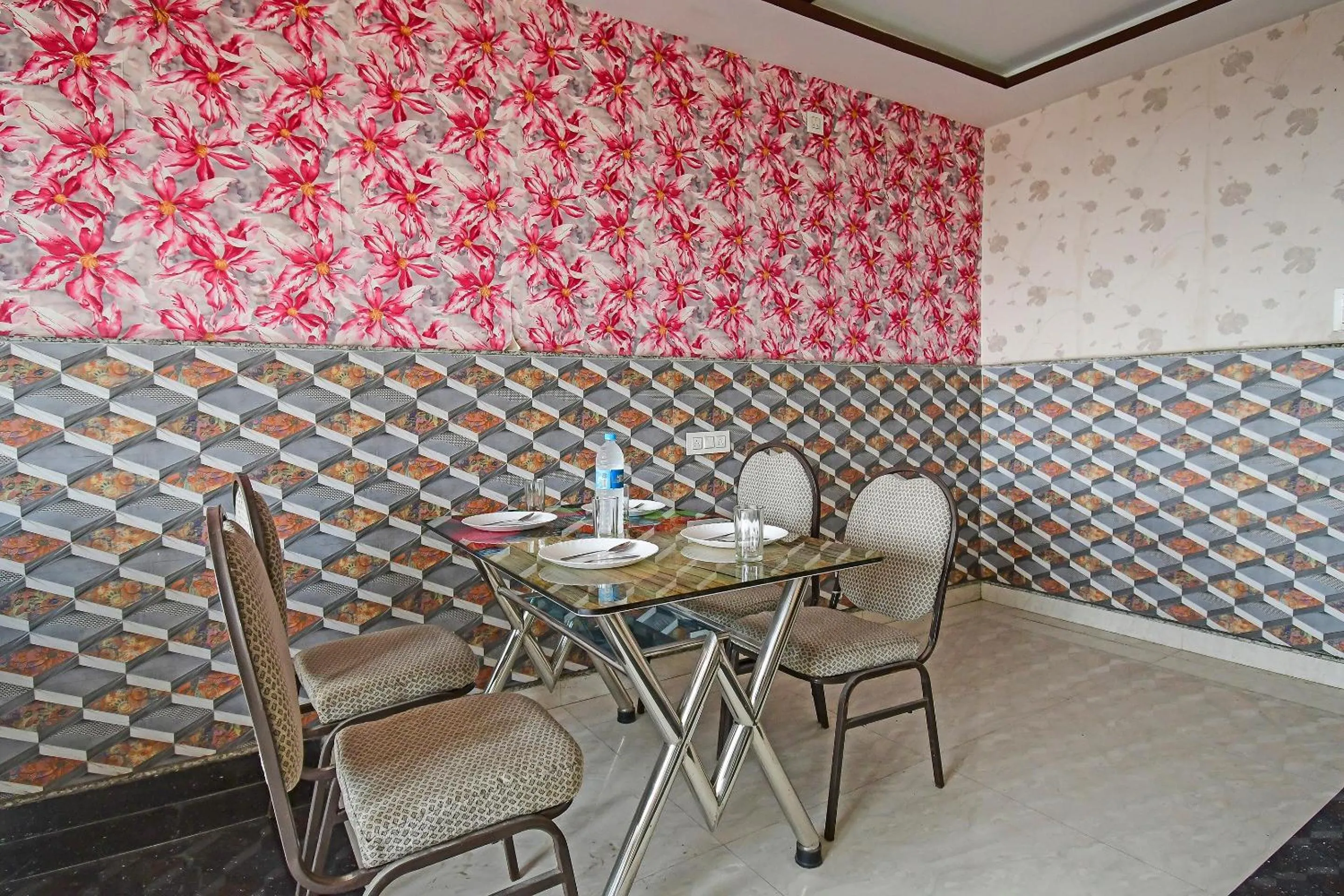 Restaurant/places to eat in Collection O Paradise Near Chinar Park