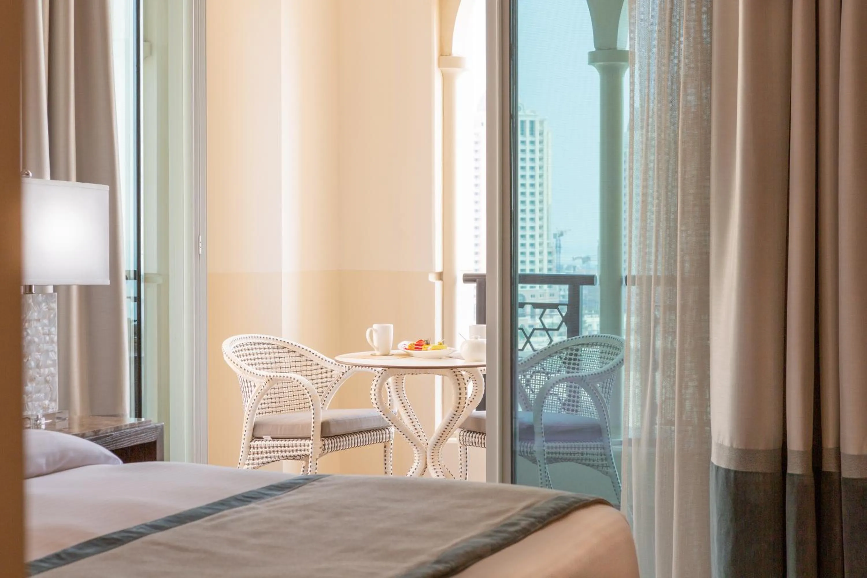 Balcony/Terrace, Bed in Retaj Baywalk Residence