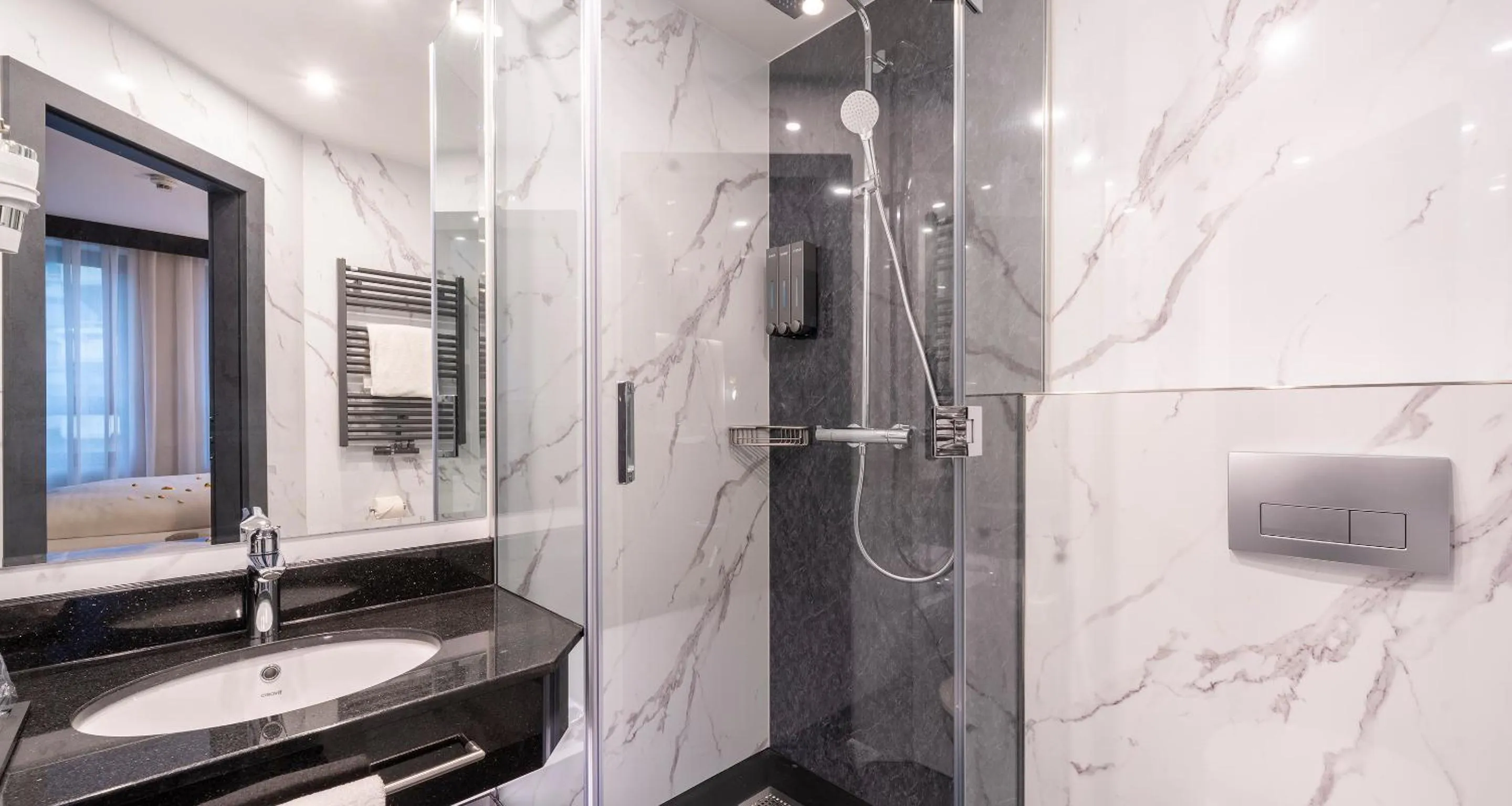 Shower in PLAZA INN Salzburg City