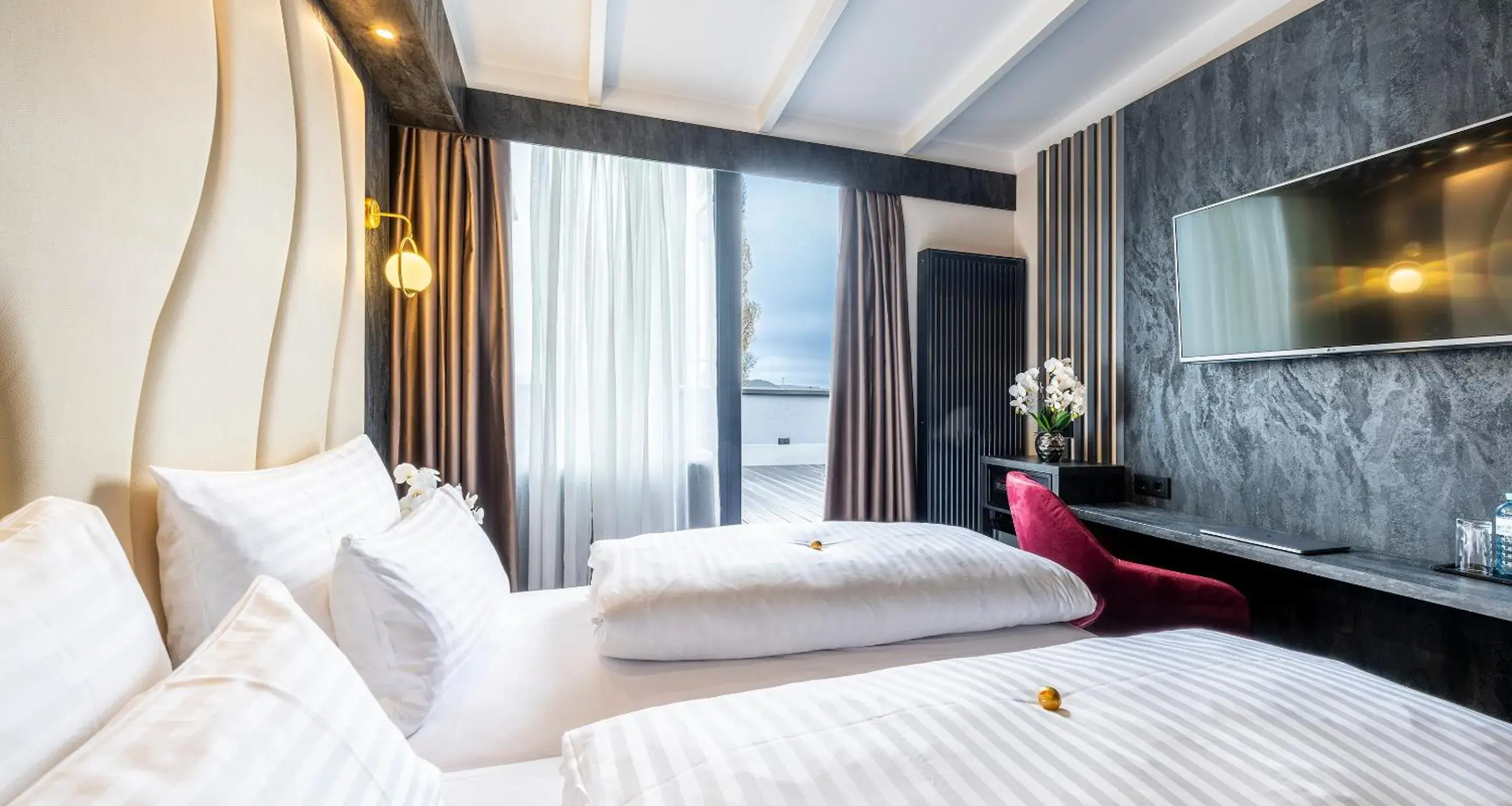 TV and multimedia, Bed in PLAZA INN Salzburg City TV and multimedia, Bed in PLAZA INN Salzburg City