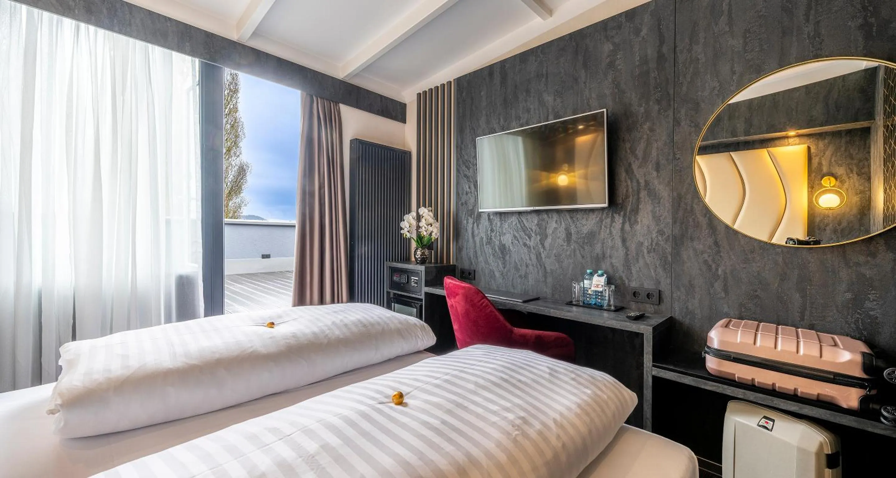 Balcony/Terrace, Bed in PLAZA INN Salzburg City