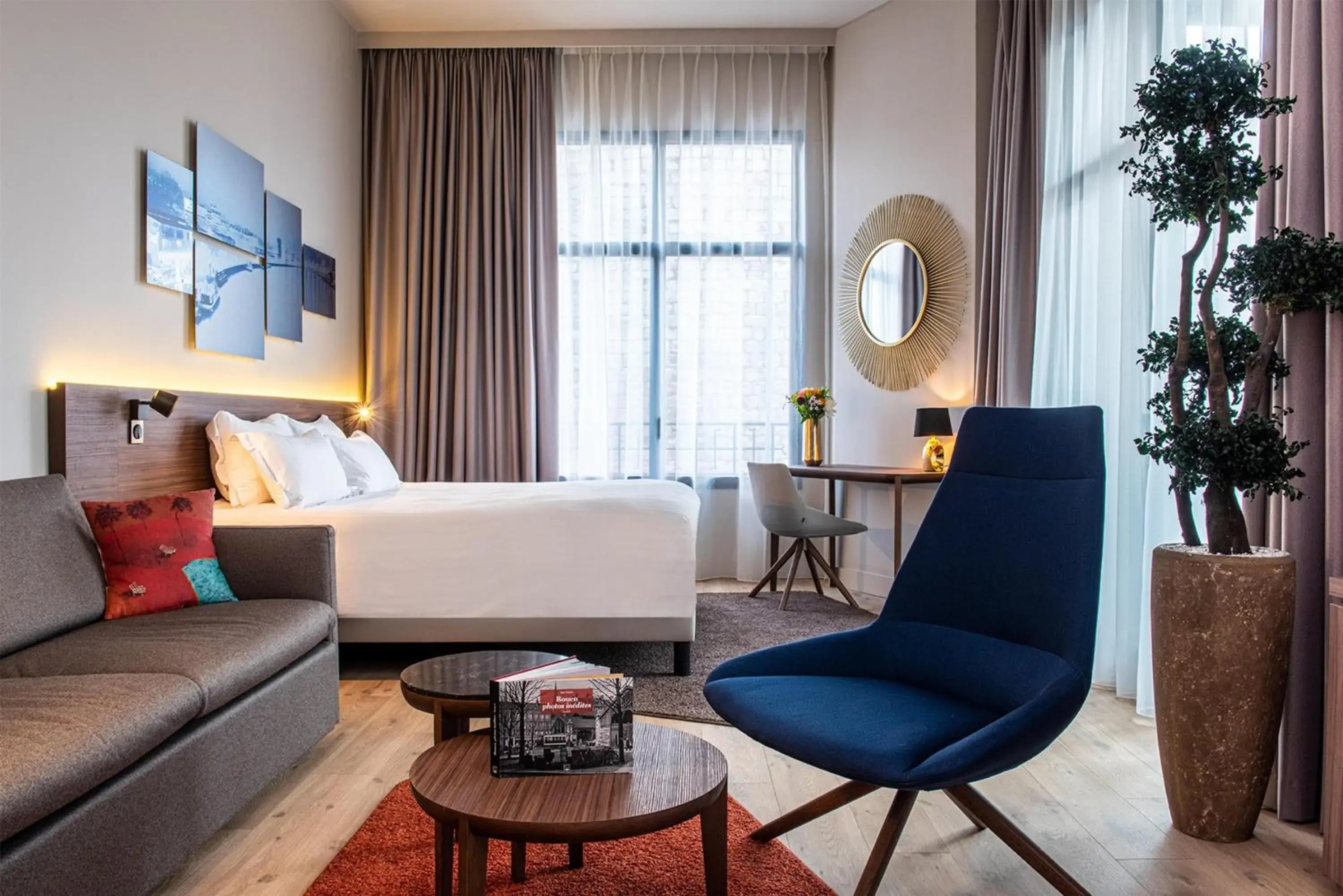 Photo of the whole room in Radisson Blu Hotel, Rouen Centre Photo of the whole room in Radisson Blu Hotel, Rouen Centre