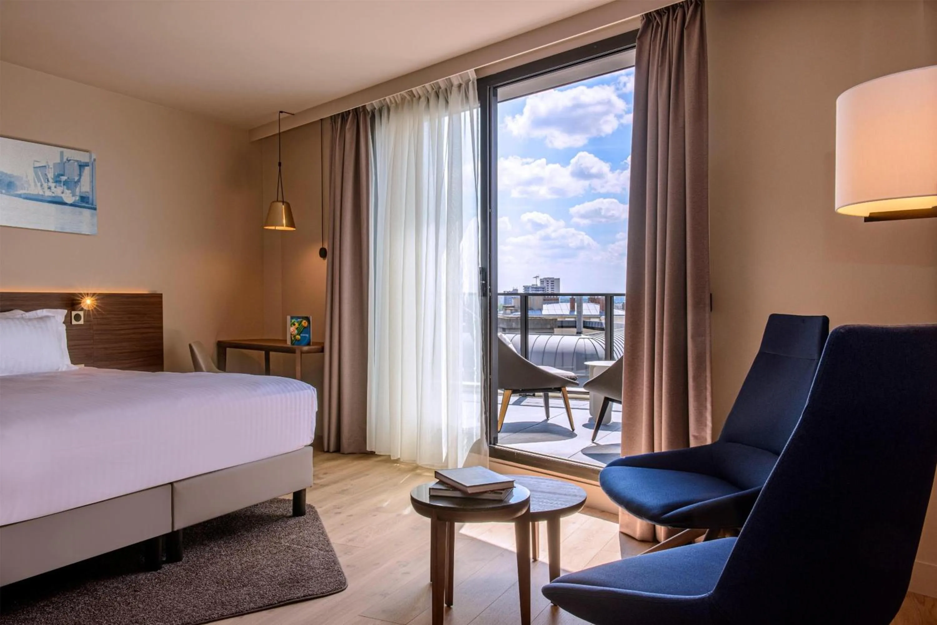 Bedroom, Bed in Radisson Blu Hotel, Rouen Centre