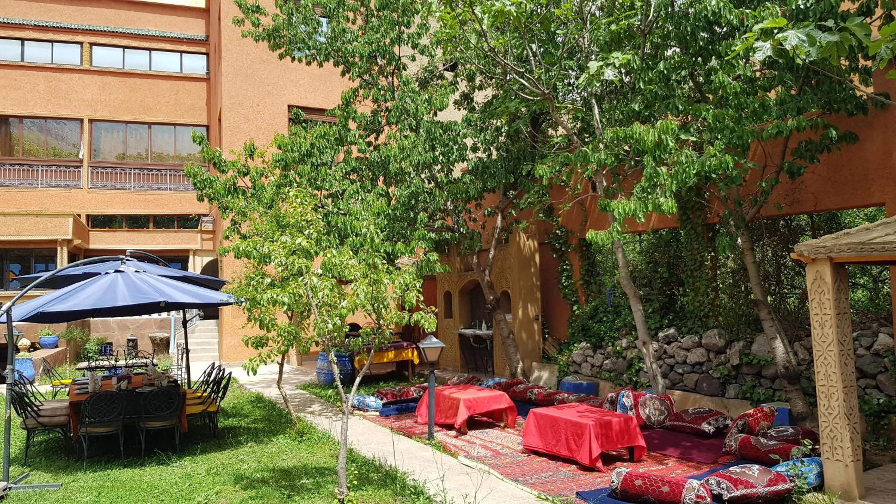 Garden in Hôtel Restaurant Les Etoiles Du Toubkal