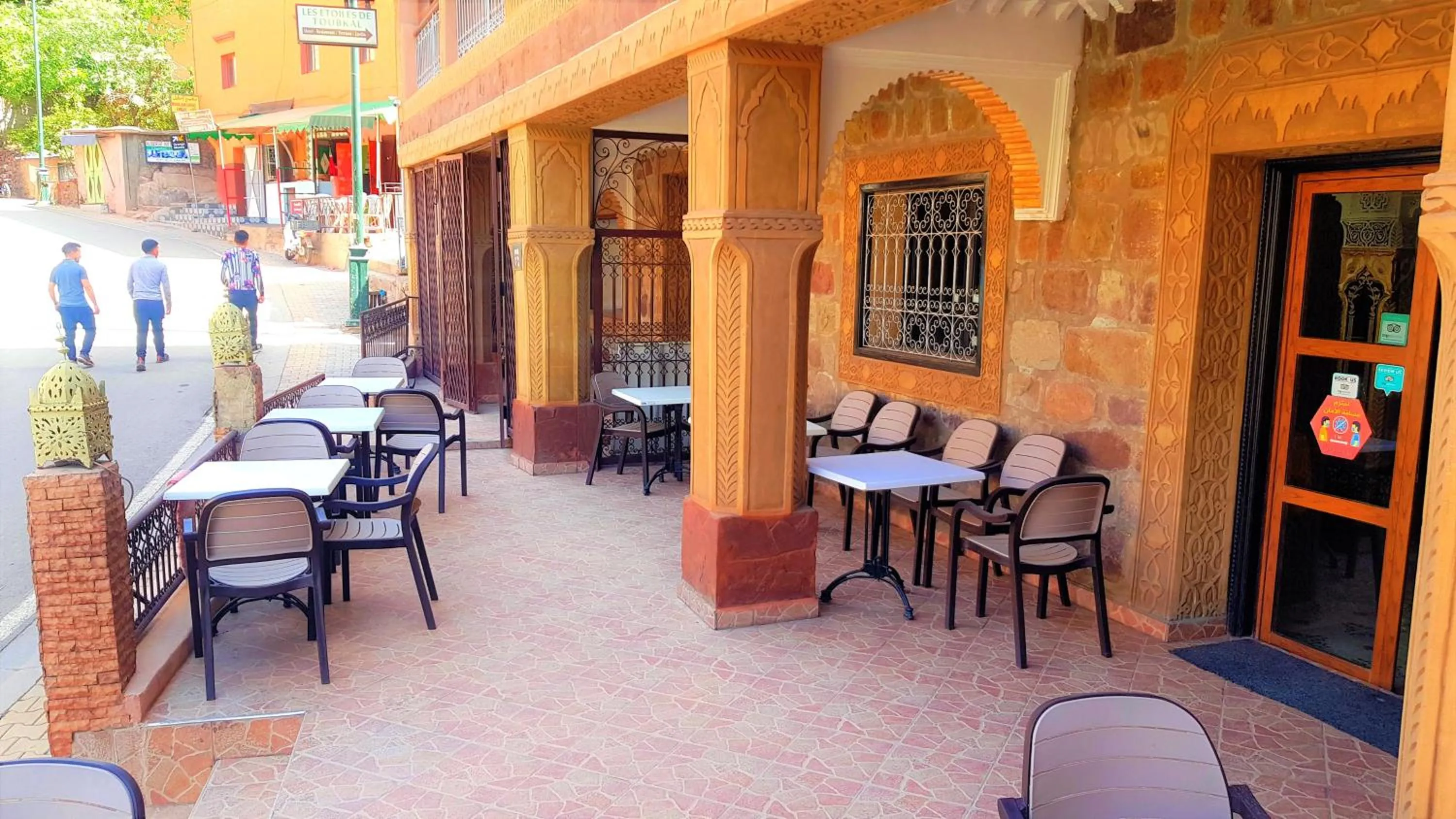 Patio in Hôtel Restaurant Les Etoiles Du Toubkal