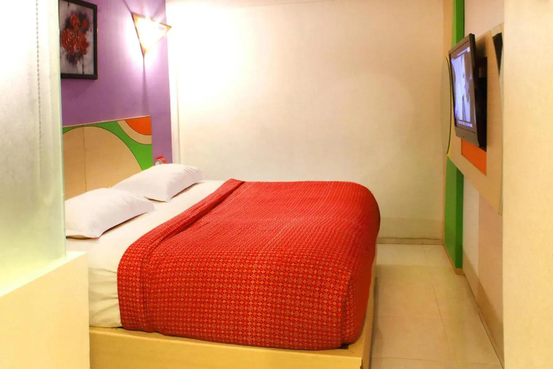 Bed in Hotel Dewarna Sutoyo Malang Bed in Hotel Dewarna Sutoyo Malang