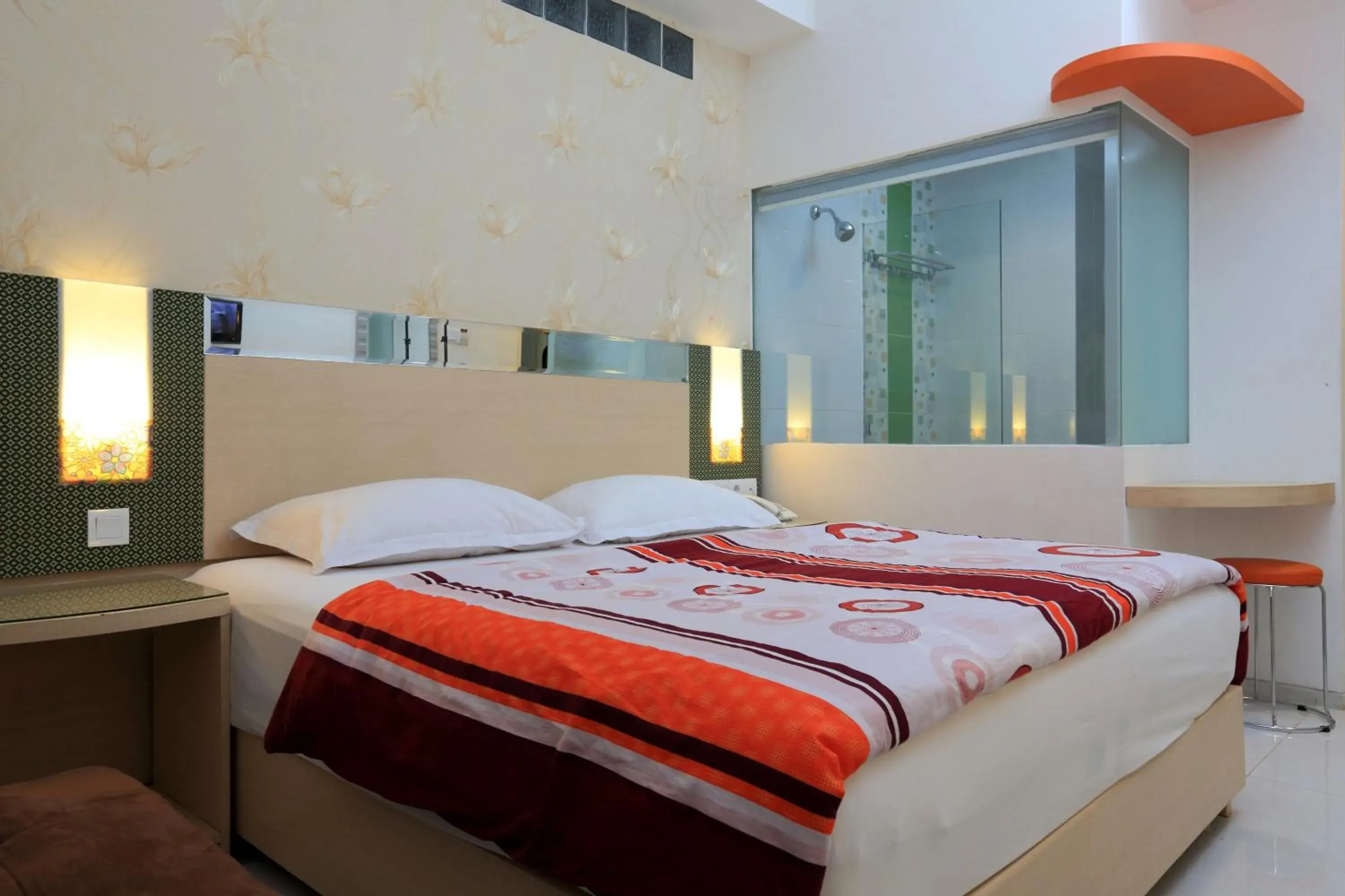 Bed in Hotel Dewarna Sutoyo Malang Bed in Hotel Dewarna Sutoyo Malang