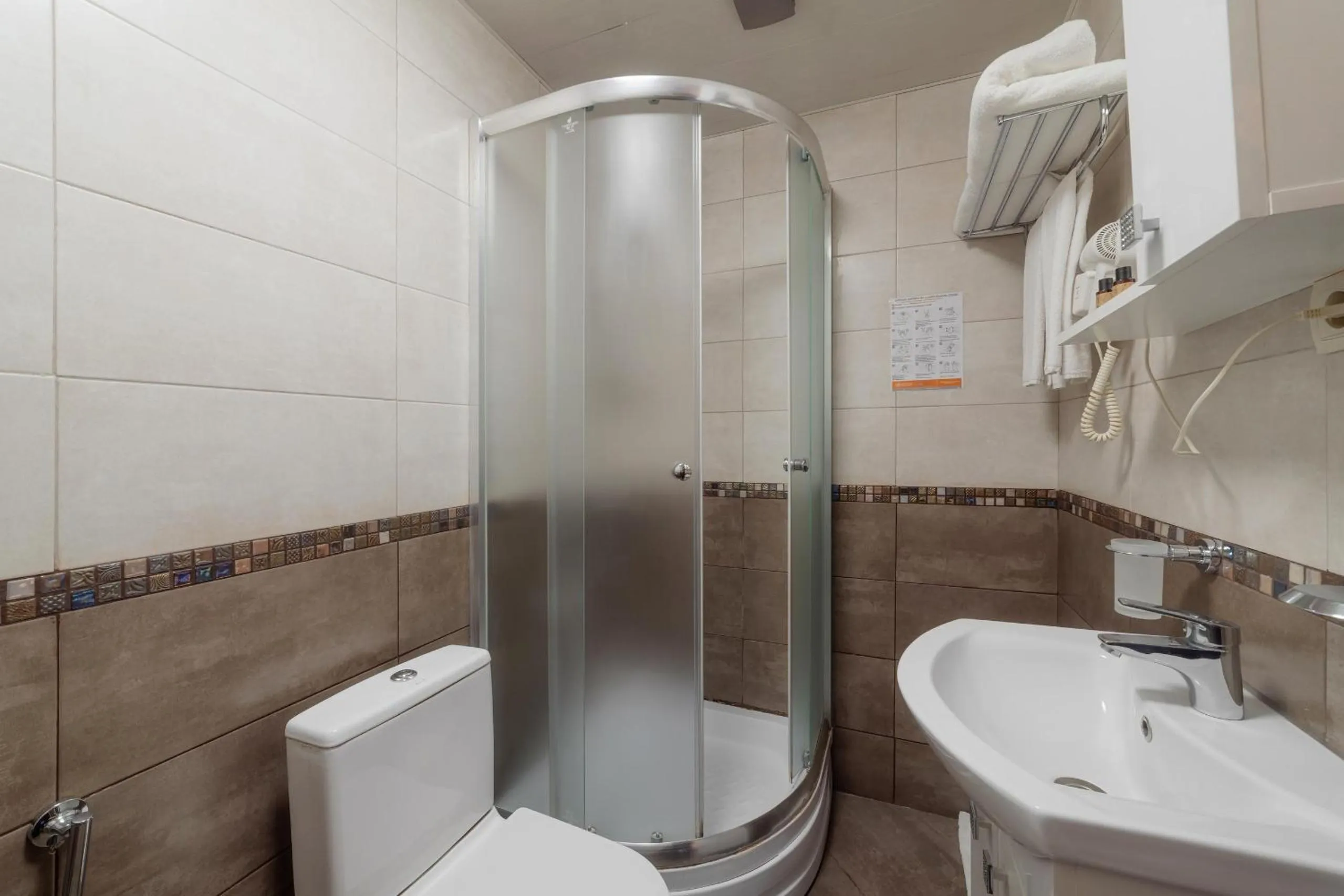 Shower in Hotel GoodAura