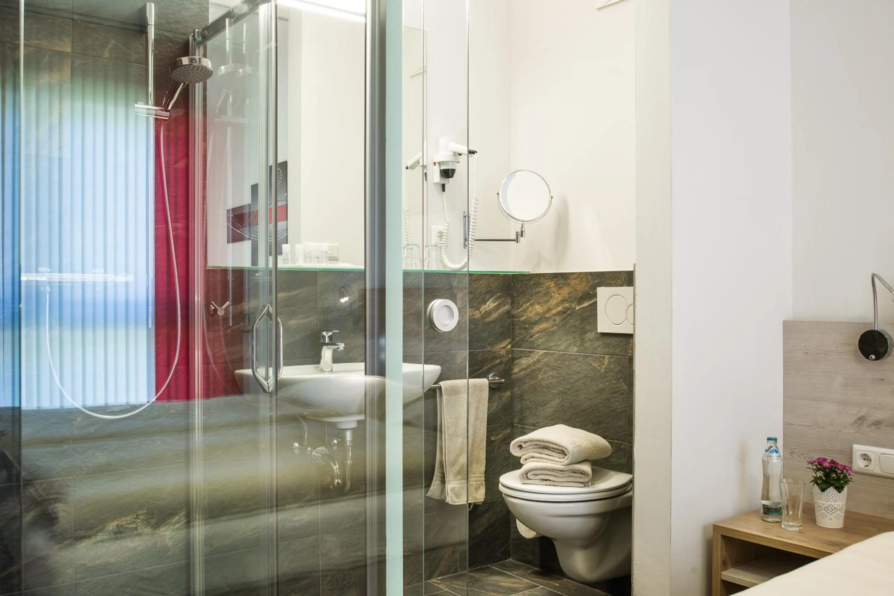 Shower in Bergparadies - inklusive Eintritt in die Alpentherme