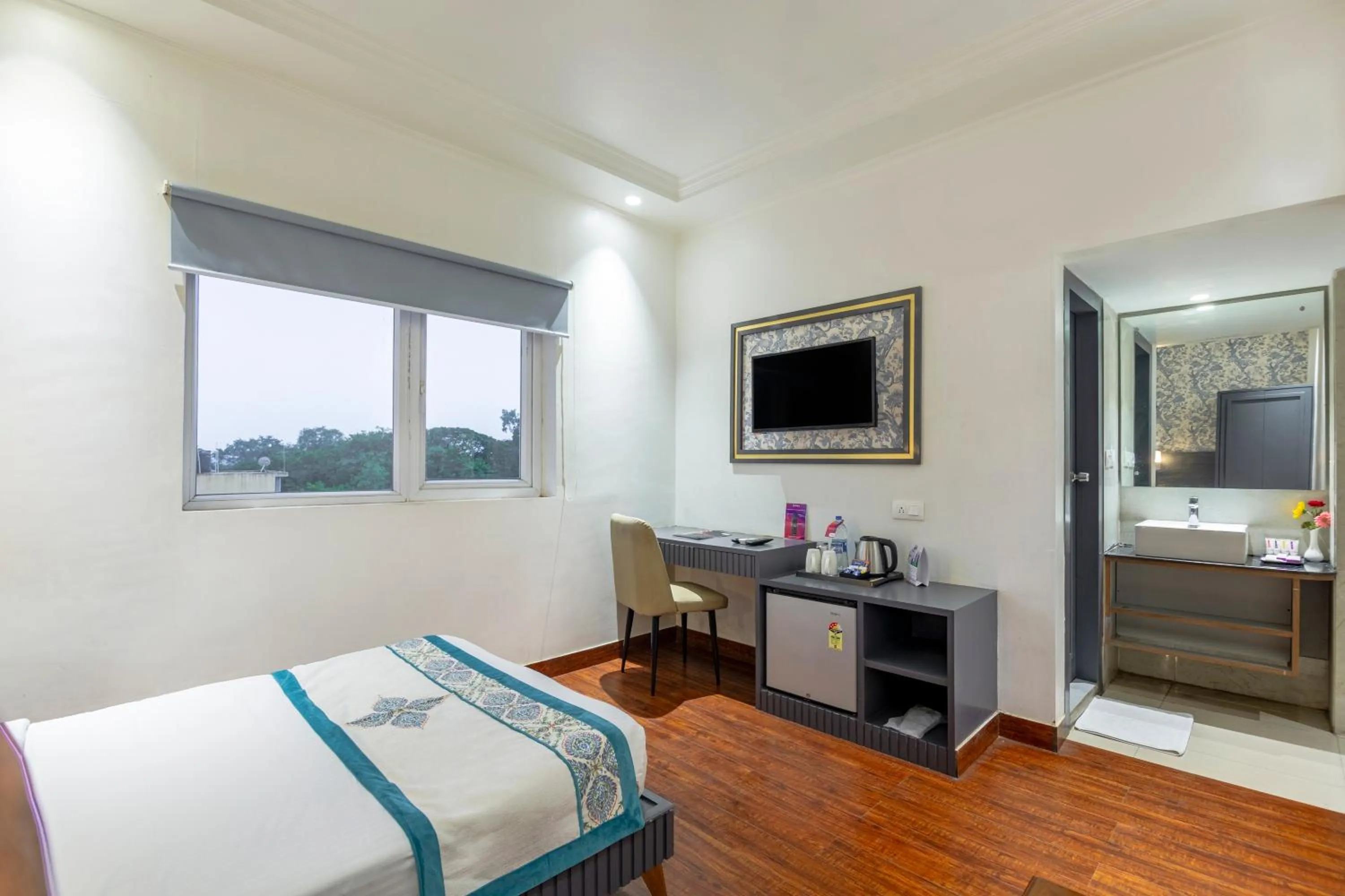 Photo of the whole room, Bed in Sterling City Centre, Bokaro